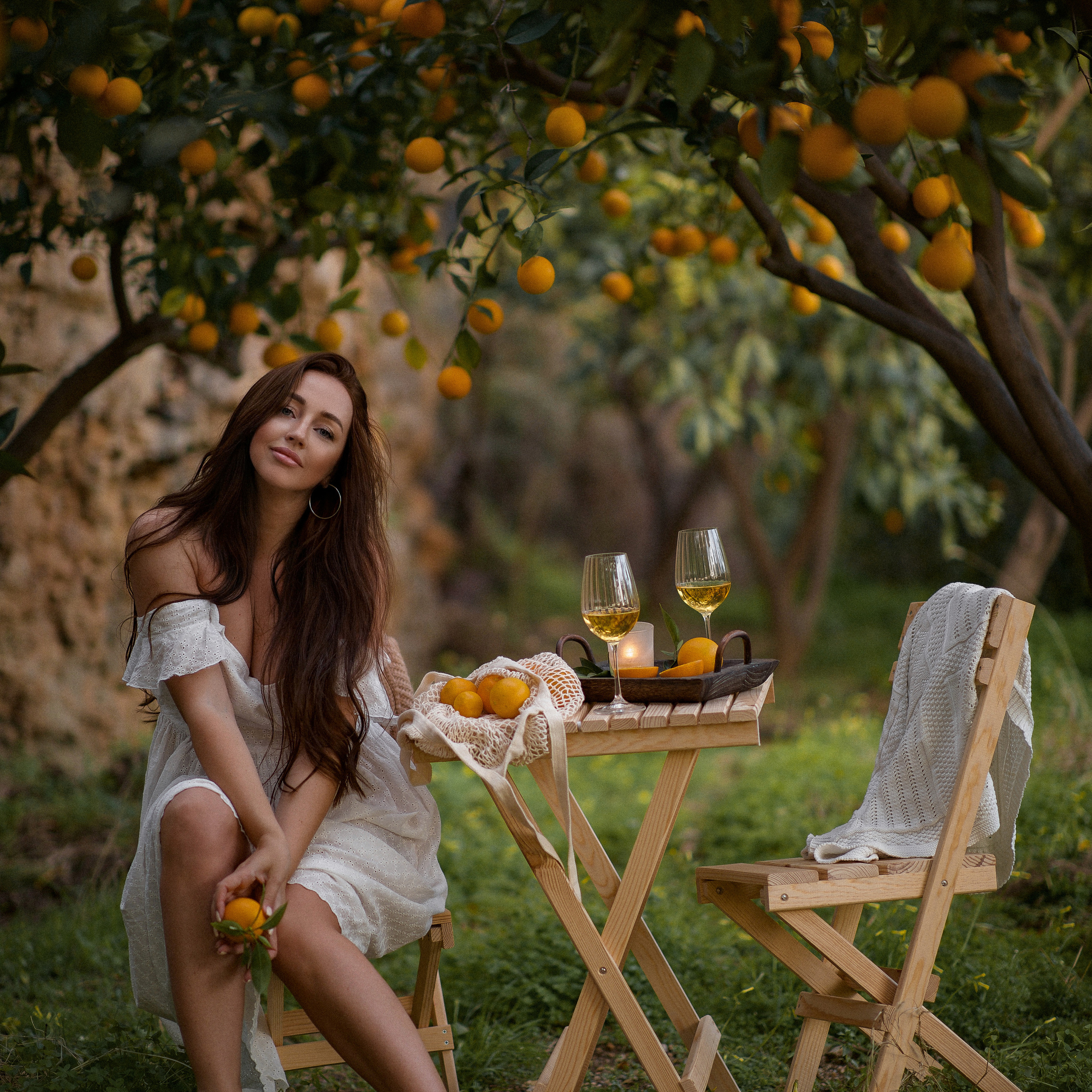 Пикник в апельсиновых садах. Апельсиновое дерево. Апельсиновые сады. Пикник на природе. Picnic. Фотосессия в апельсиновом саду. Цветение в Турции. Что цветет в Турции. Фотограф в Алании. Фотограф в Белек. Фотограф в Анталии. Фотограф в Турции. фотограф , Турция, Анталия, Белек, Сиде, Кемер, фотосессия, апельсиновый сад. Девушка в апельсиновом саду.