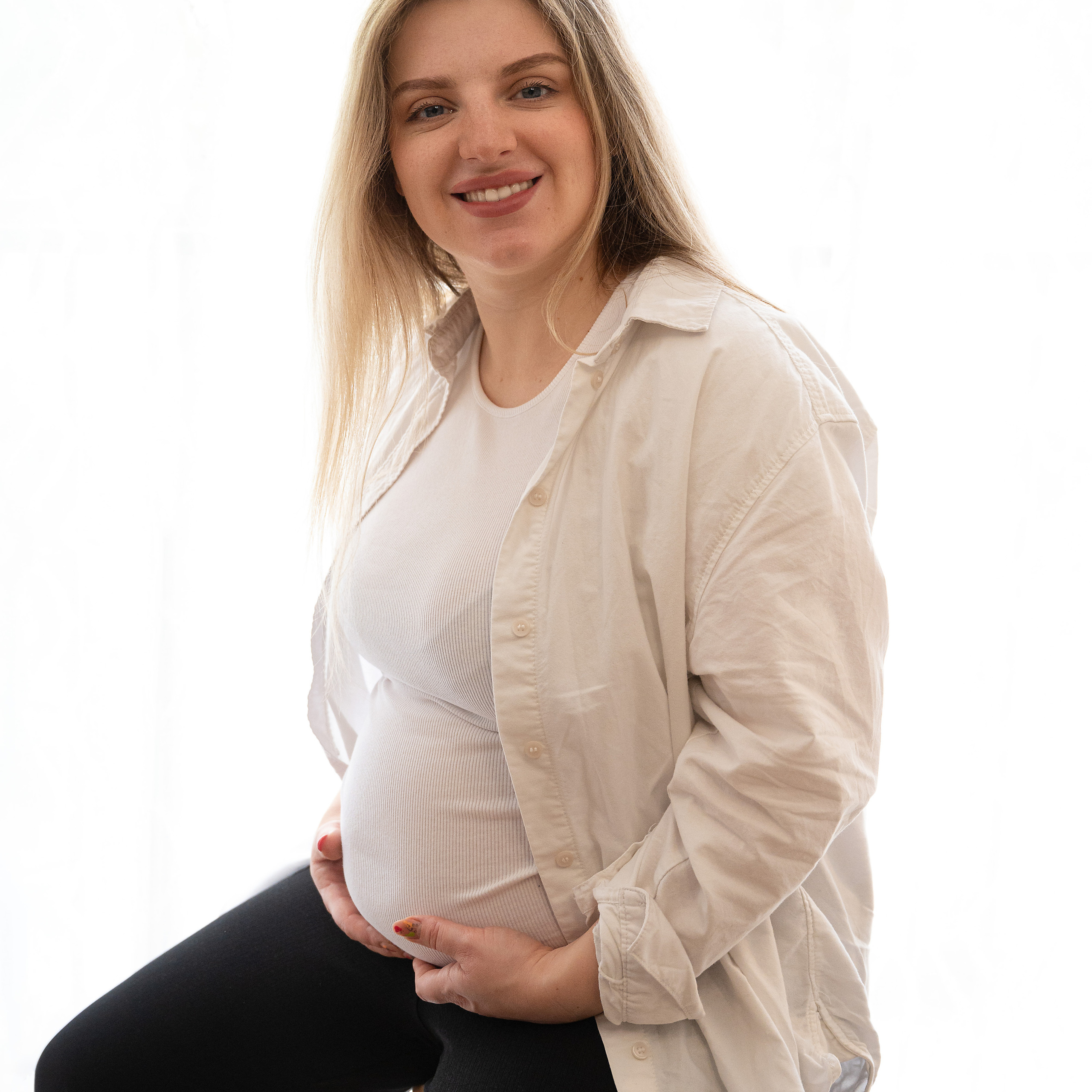 At-Home Pregnancy Photoshoot | Cozy & Natural Portraits. Rapley Photography | West Yorkshire Wedding & Portrait Photographer