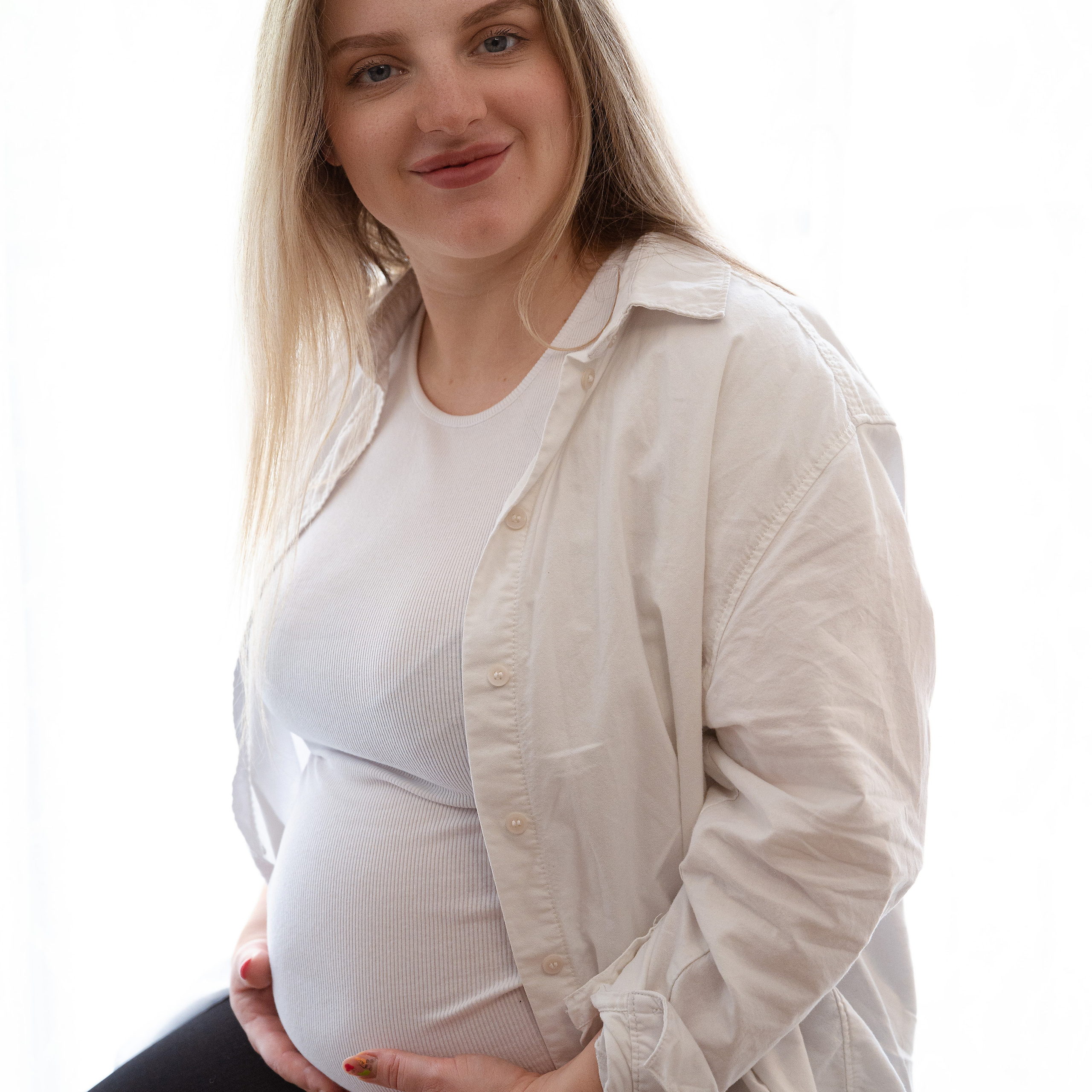 At-Home Pregnancy Photoshoot | Cozy & Natural Portraits. Rapley Photography | West Yorkshire Wedding & Portrait Photographer