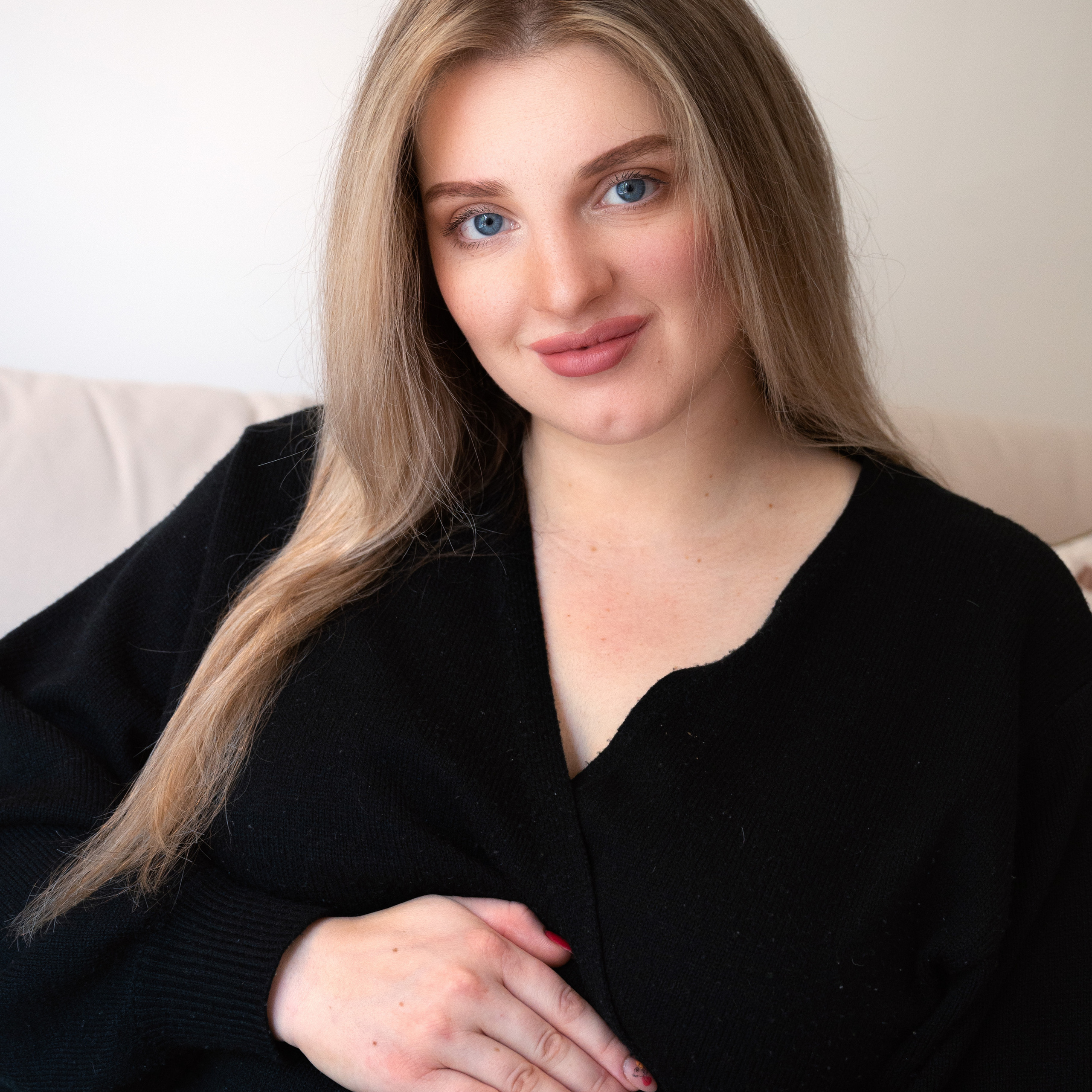 At-Home Pregnancy Photoshoot | Cozy & Natural Portraits. Rapley Photography | West Yorkshire Wedding & Portrait Photographer