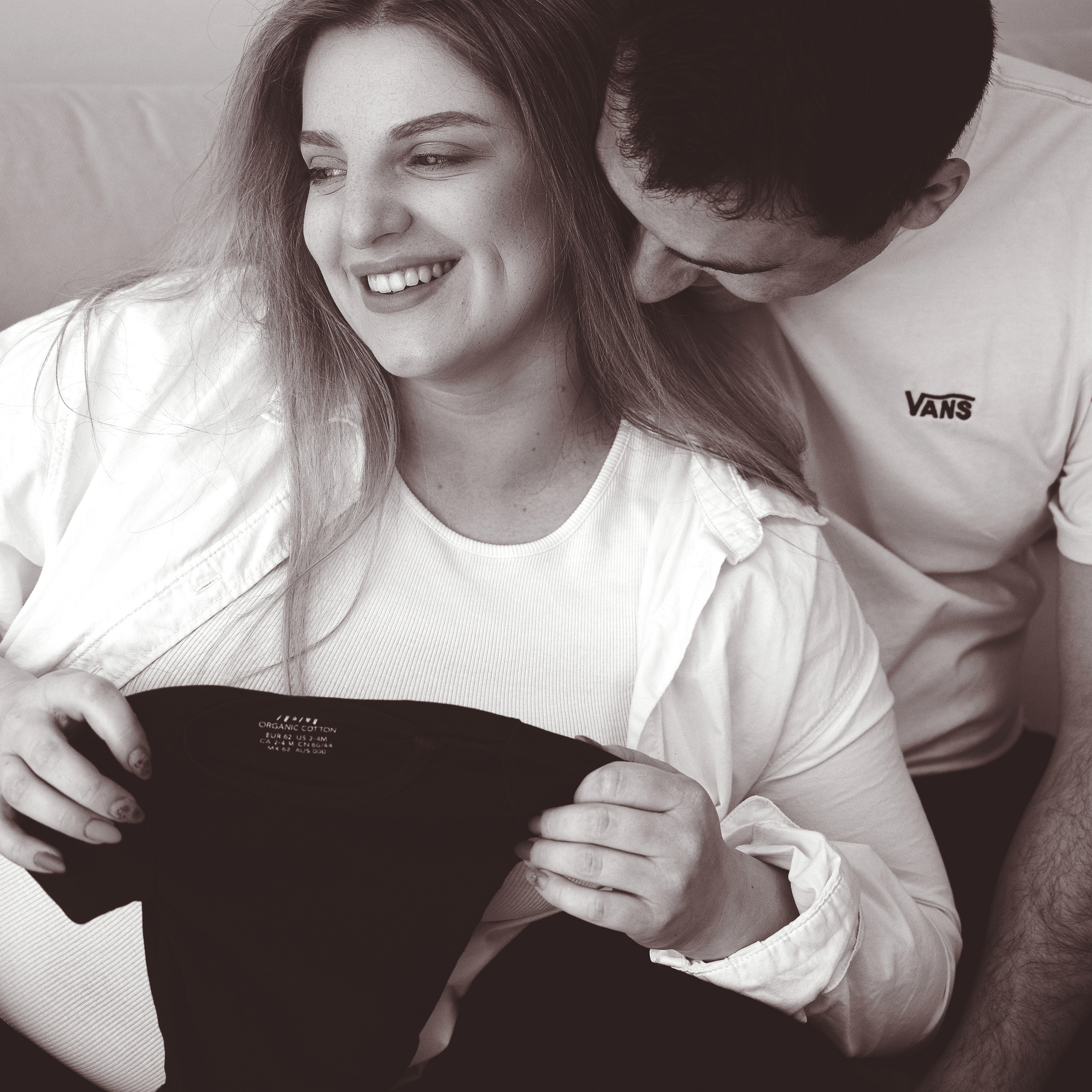 At-Home Pregnancy Photoshoot | Cozy & Natural Portraits. Rapley Photography | West Yorkshire Wedding & Portrait Photographer