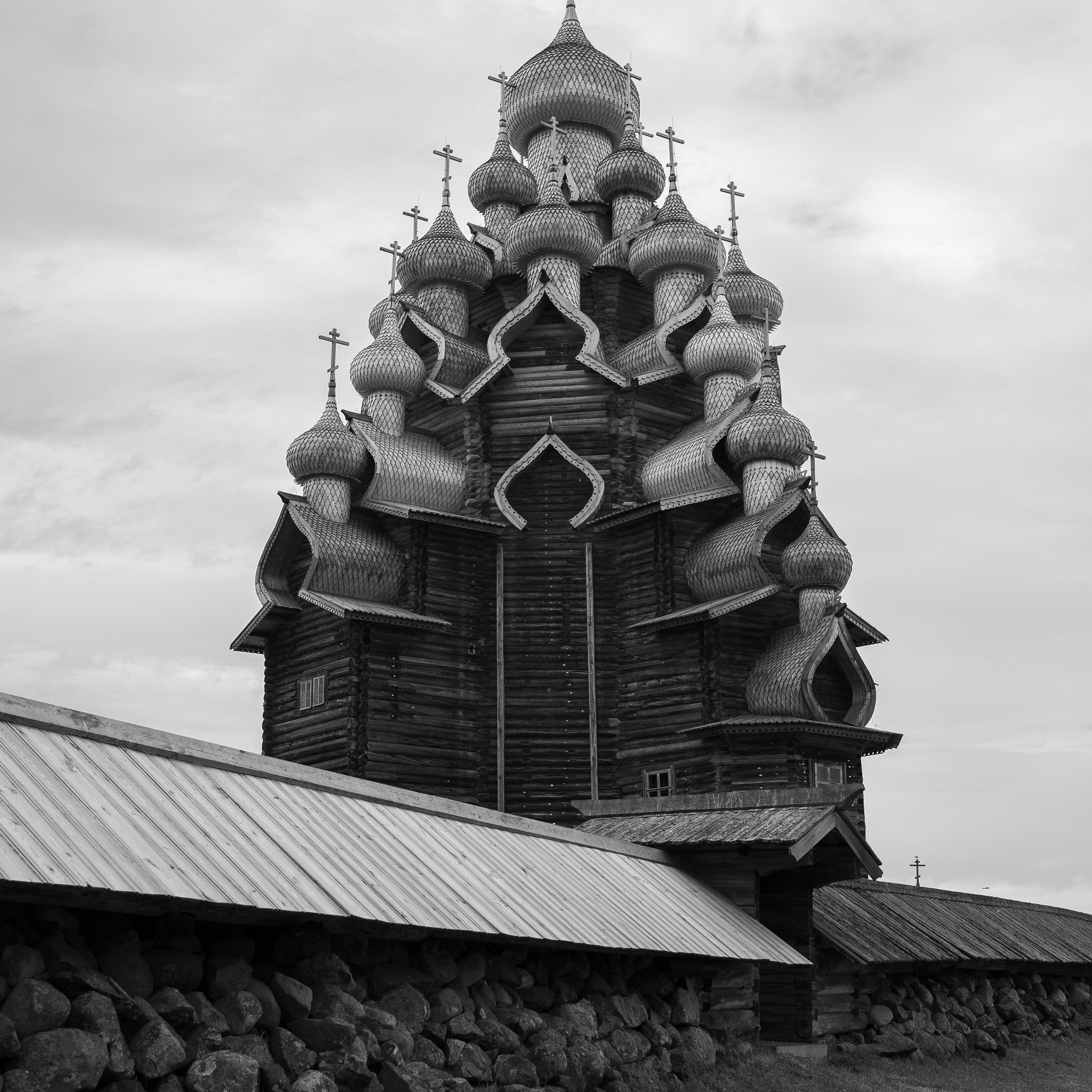 Russia. Kizhi Island. Covid period. Anastasia Shapoval violoniste et photographe. Annecy — Geneve