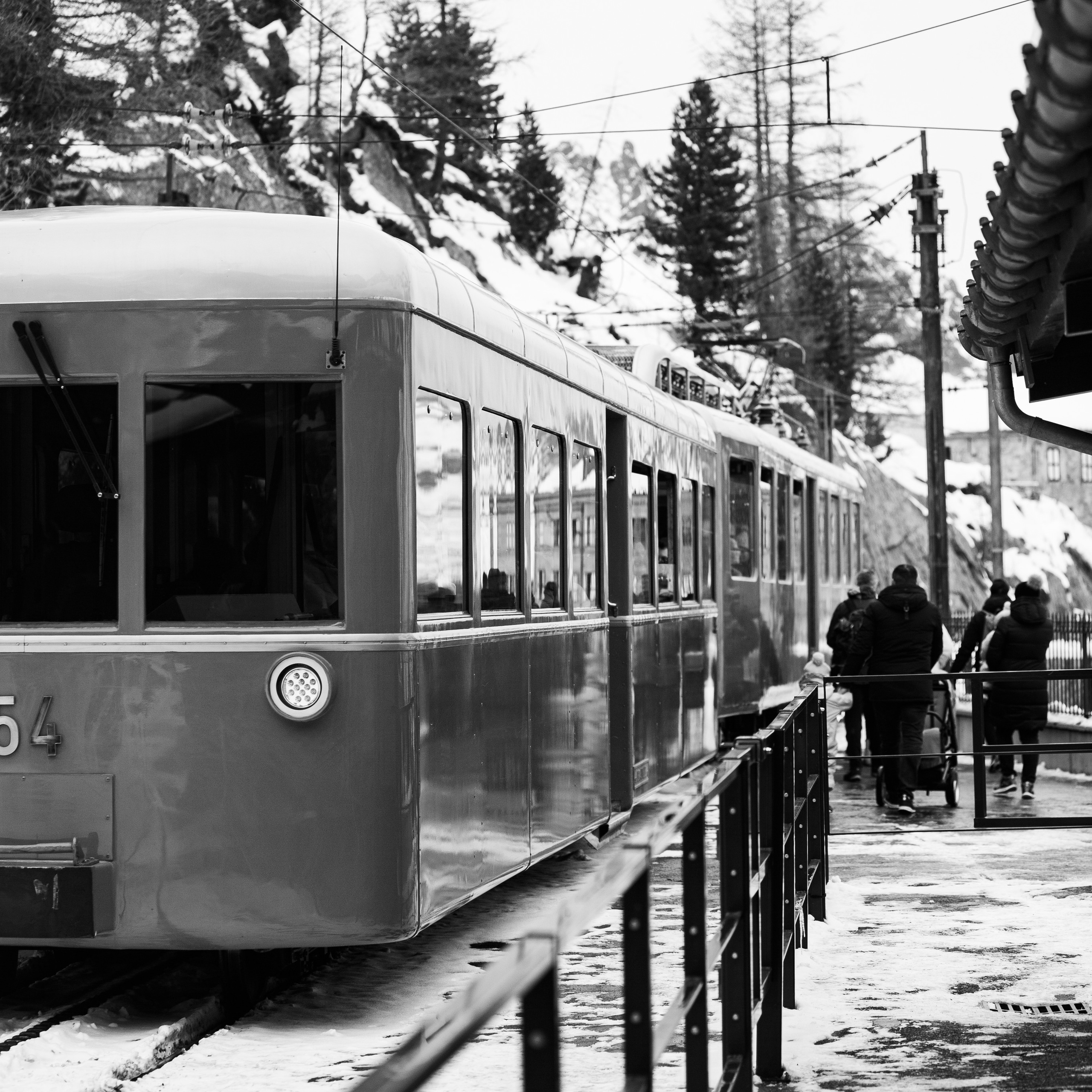Chamonix-Mont-Blanc. Anastasia Shapoval violoniste et photographe. Annecy — Geneve