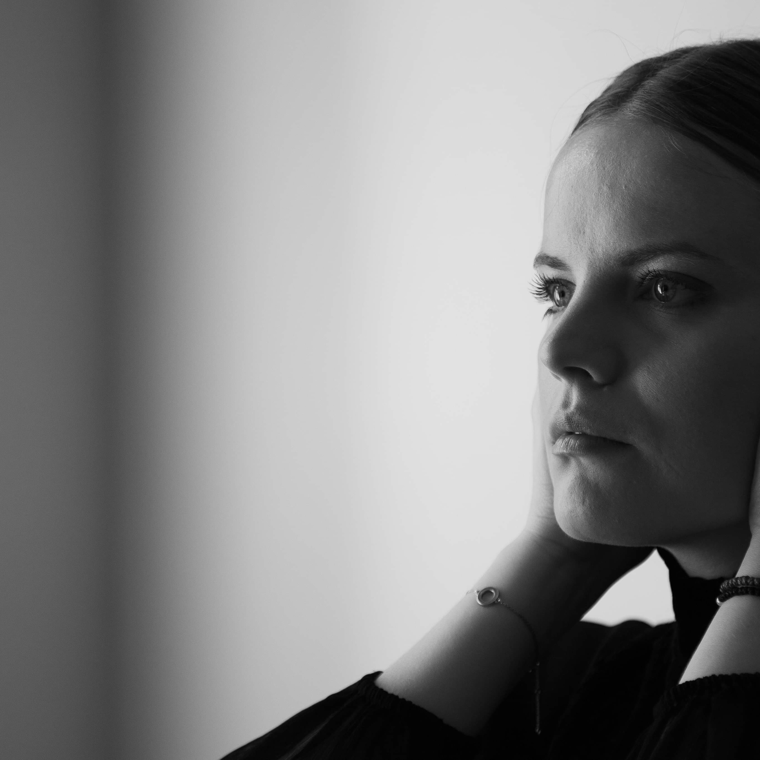 Portraits. Anastasia Shapoval violoniste et photographe. Annecy — Geneve