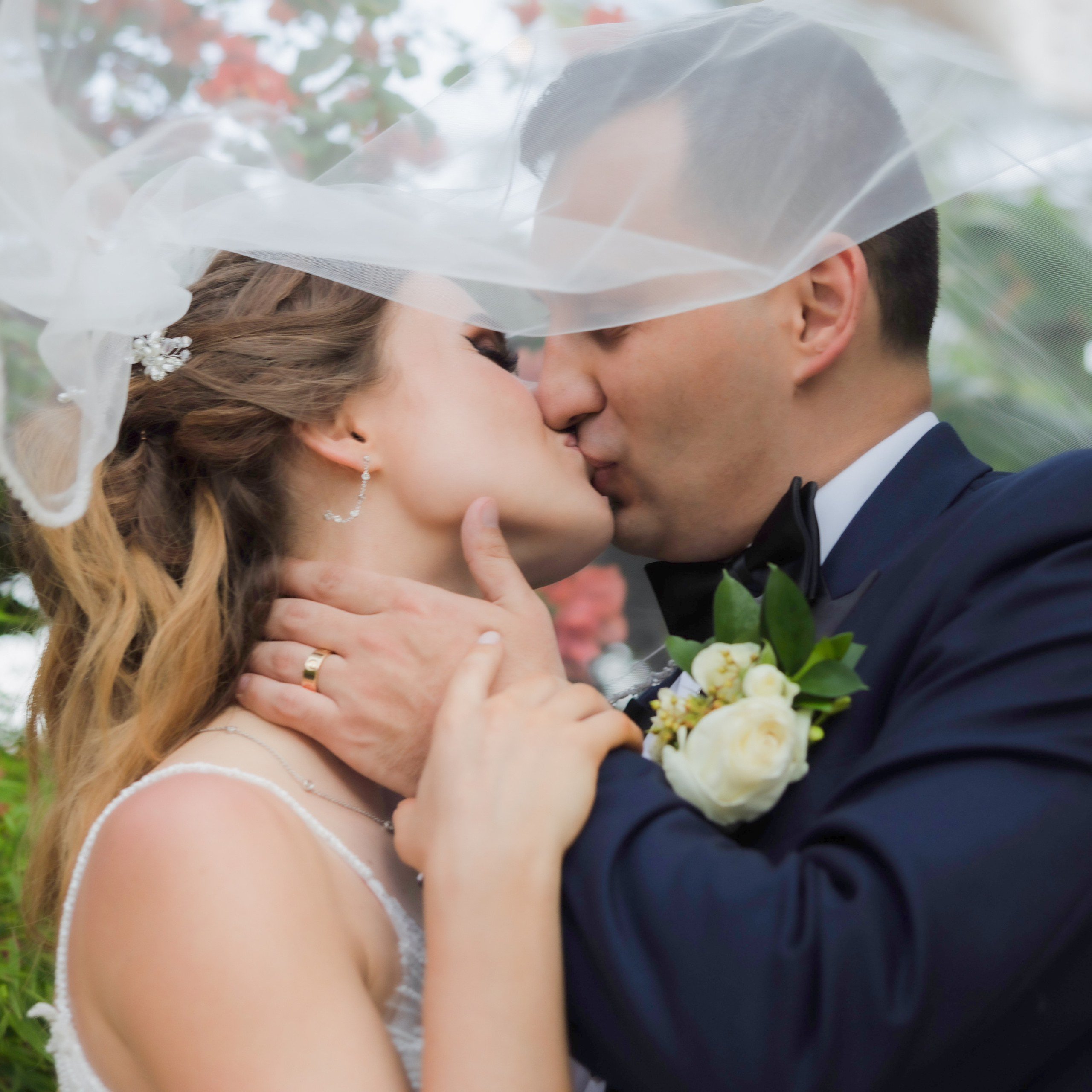 Feedback. Wedding and Event photography, Kisses + Veil