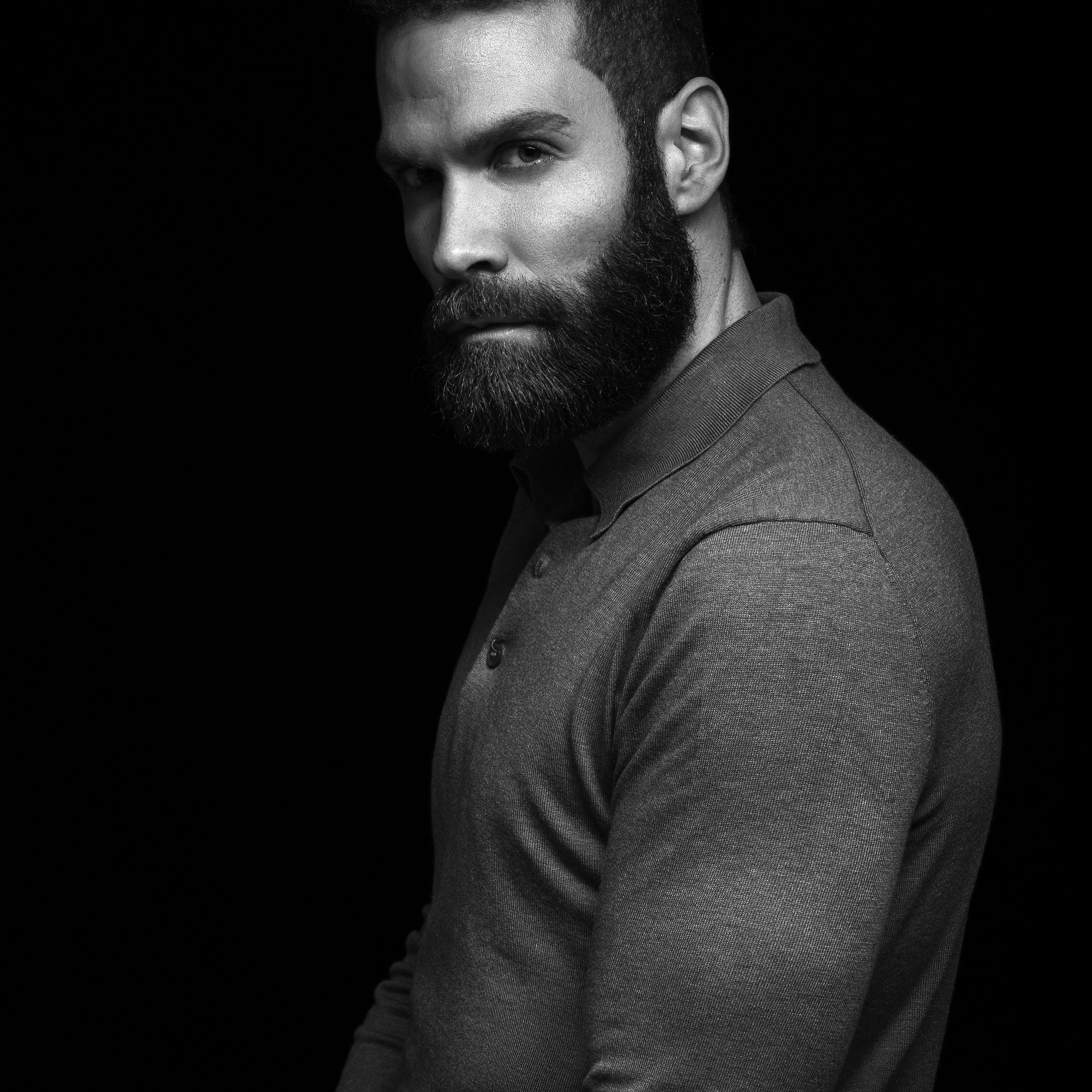 Männerportrait im Studio - LOw-Key & maskuliner Stil