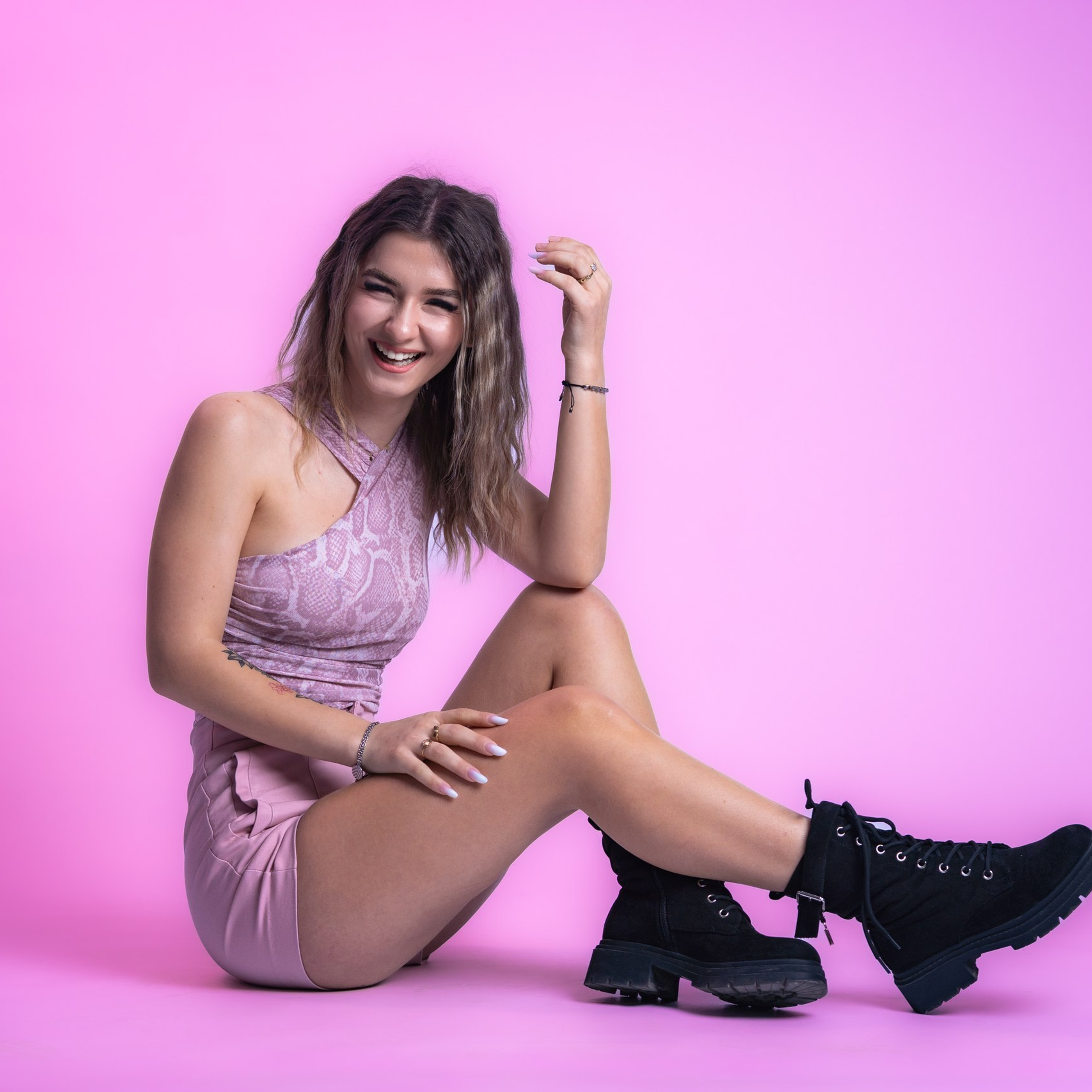 Testimoniale. Antoine Bugheanu — Fotograf editorial și de portret cu sediul în România, specializat în fotografie editorială, de studio și comercială