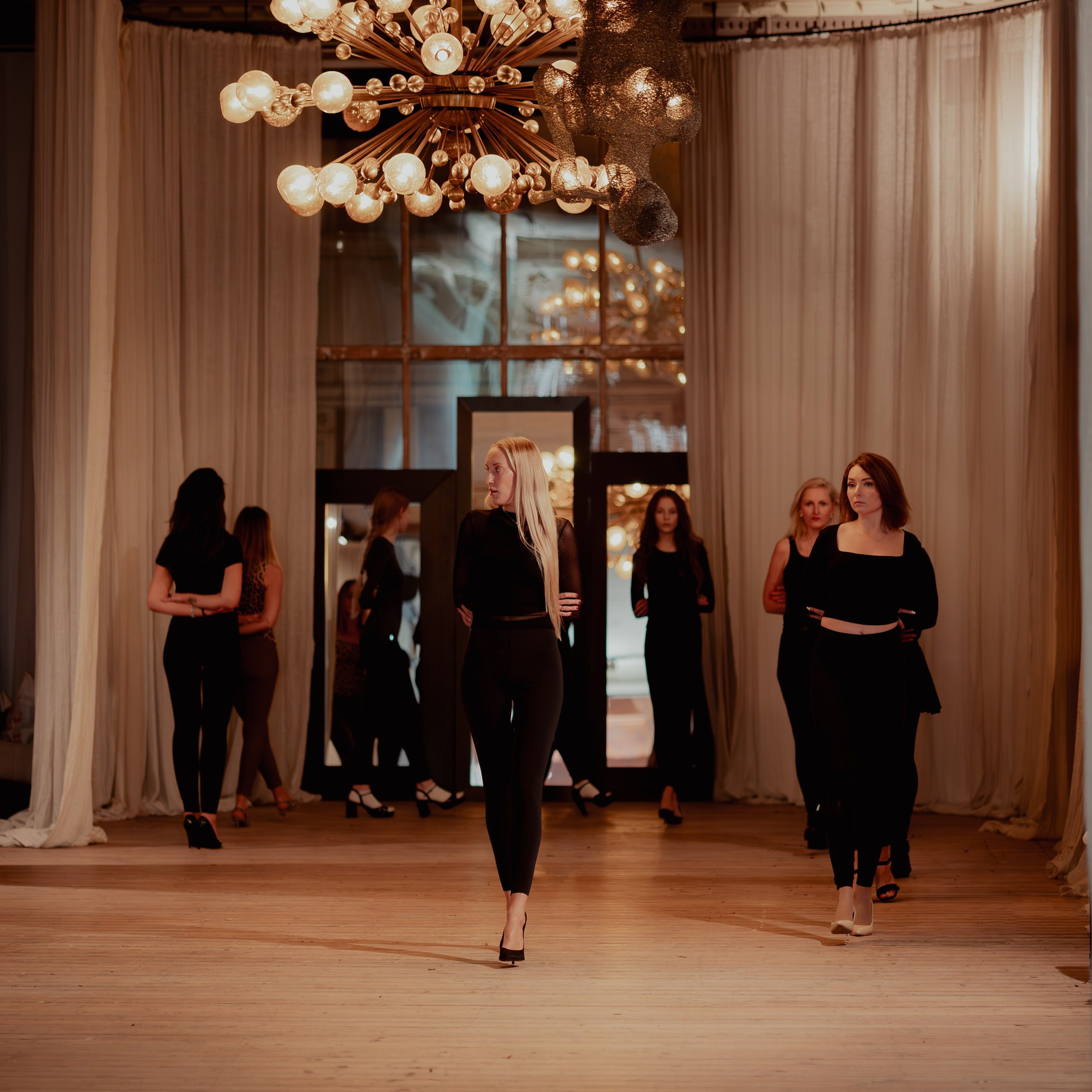 AMORALLE LEVEL UP - DEFILĒ