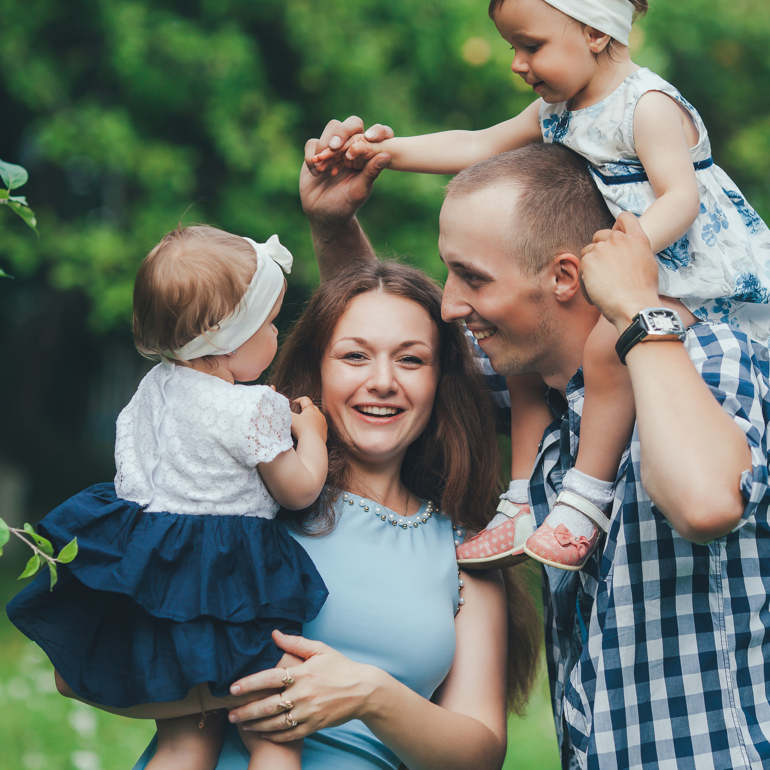 Лена и Женя с чудесными малышками