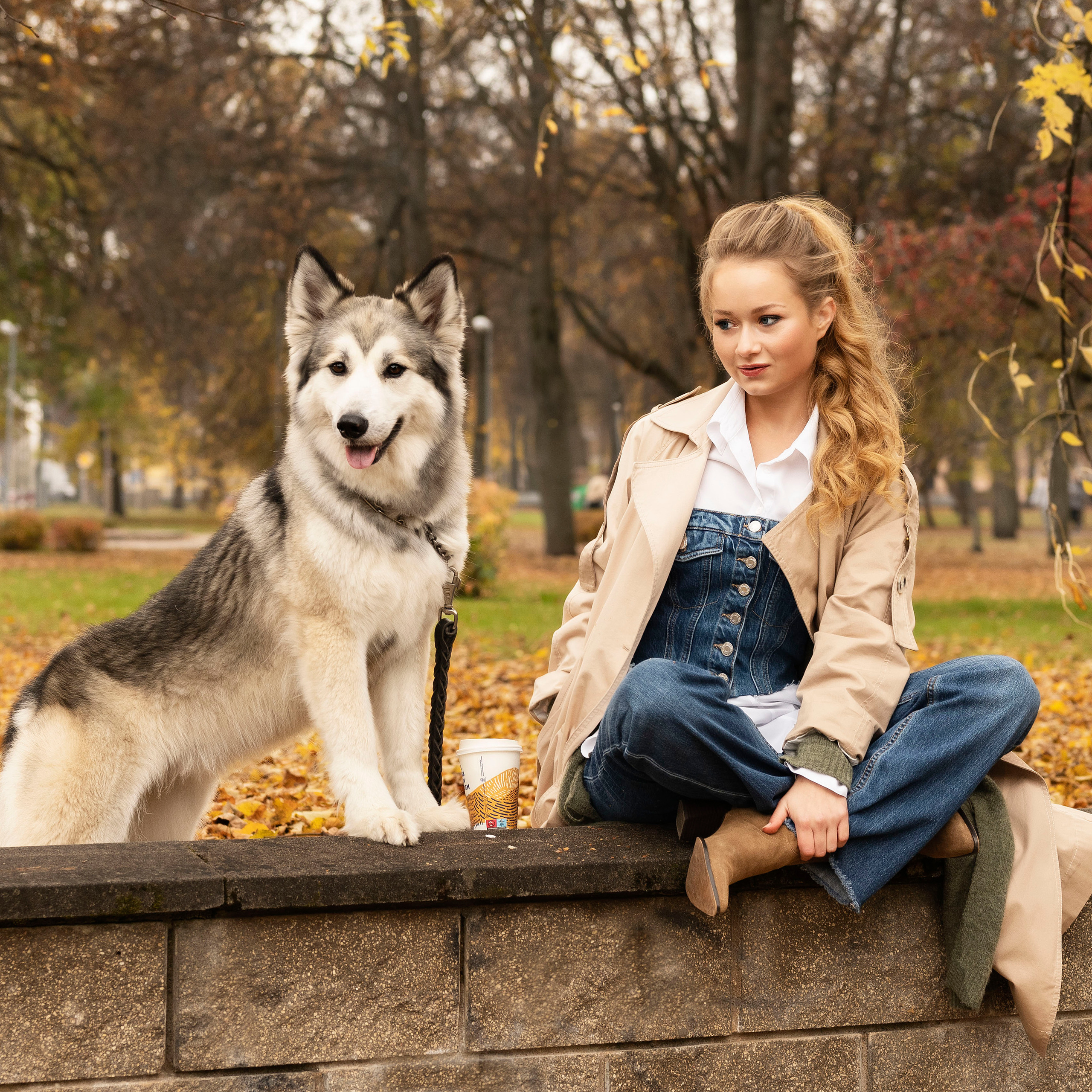 Настя и хаски. Осеннее настроение.