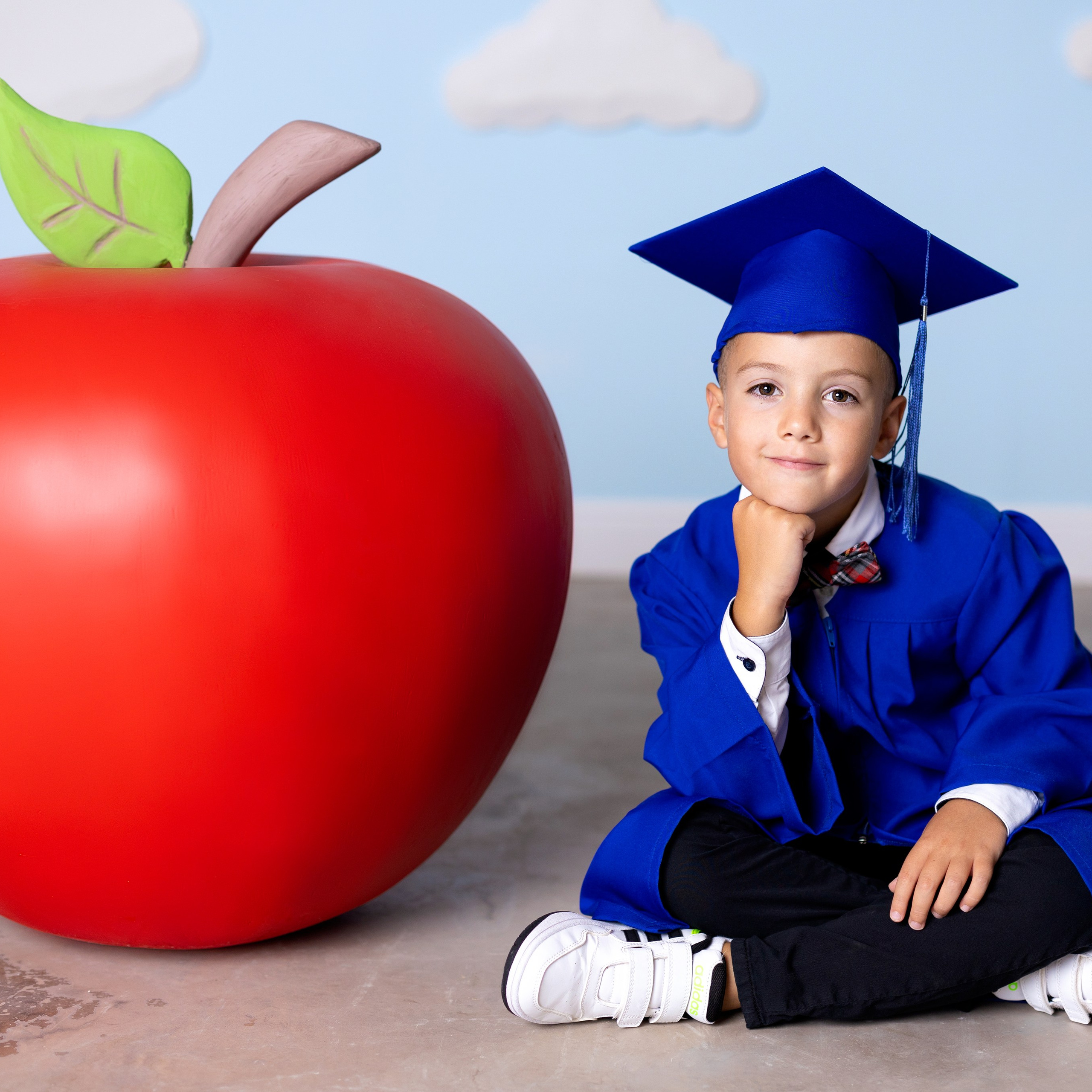 Комплект синя тога и шапка за детска градина. 🎓 Togiishapki.bg — Тоги и академични шапки за дипломиране на студенти, ученици и деца
