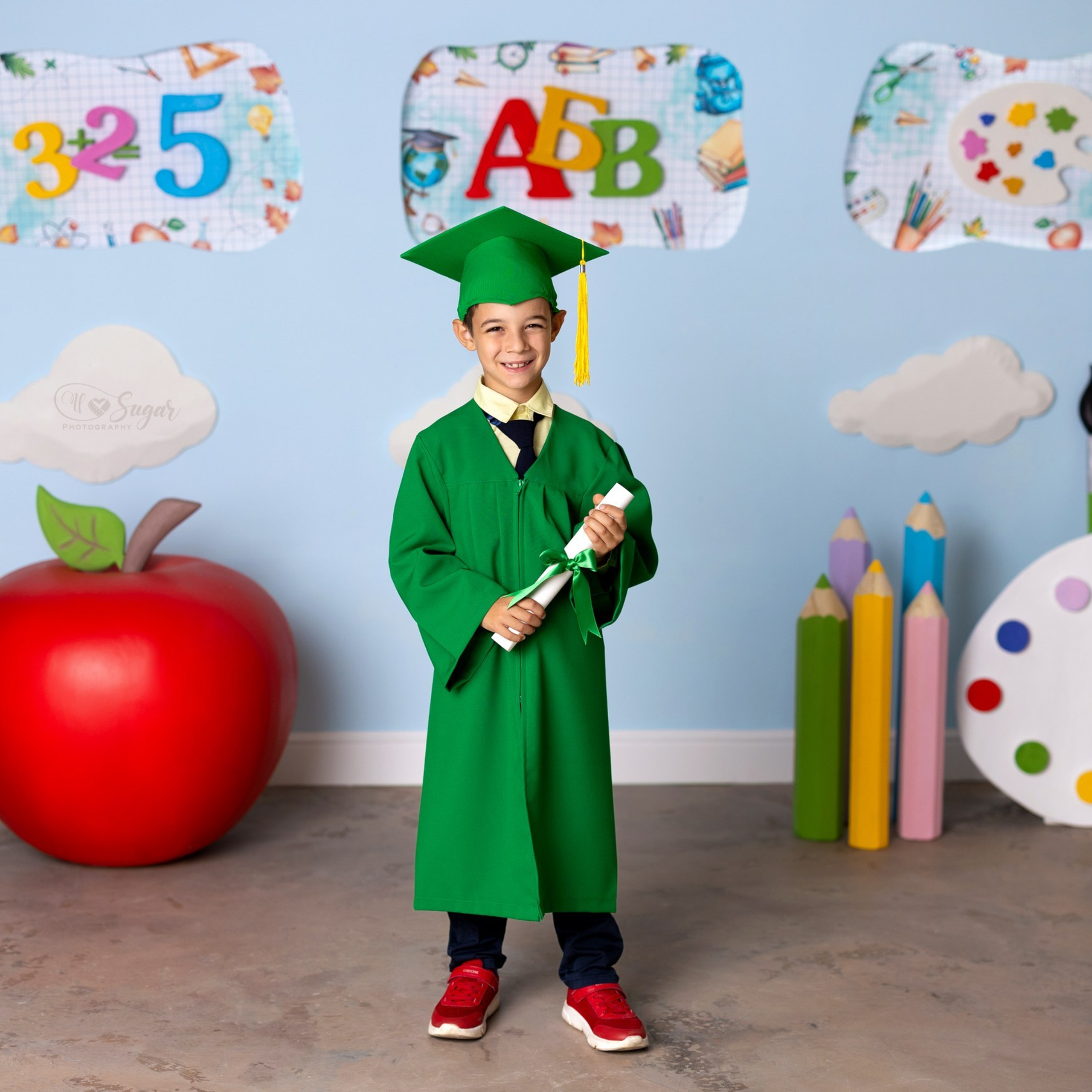 Комплект зелена тога и шапка за детска градина. 🎓 Togiishapki.bg — Тоги и академични шапки за дипломиране на студенти, ученици и деца