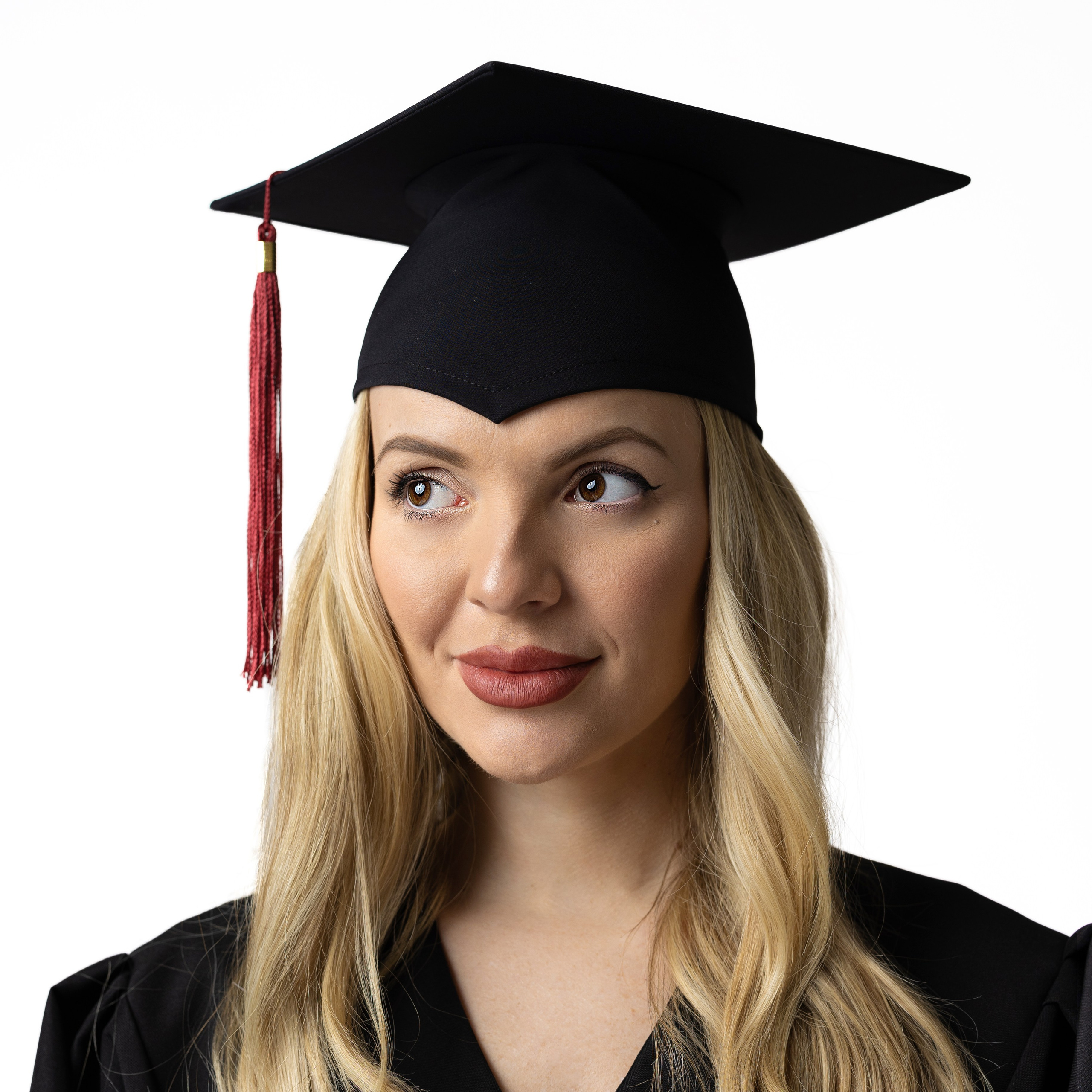 Комплект черна тога и шапка за ученици. 🎓 Togiishapki.bg — Тоги и академични шапки за дипломиране на студенти, ученици и деца