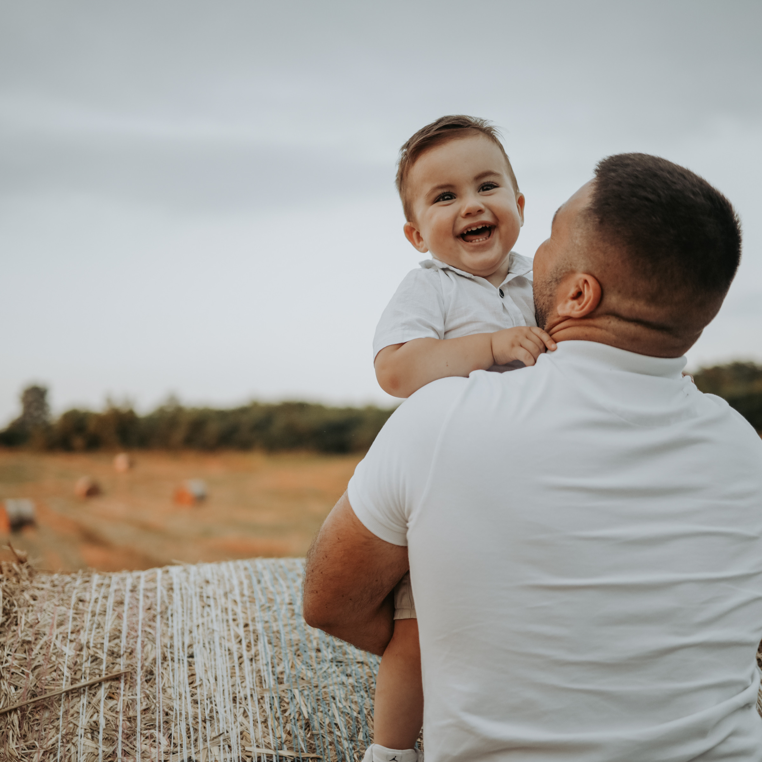 Customer Satisfaction. Family and Wedding Photographer