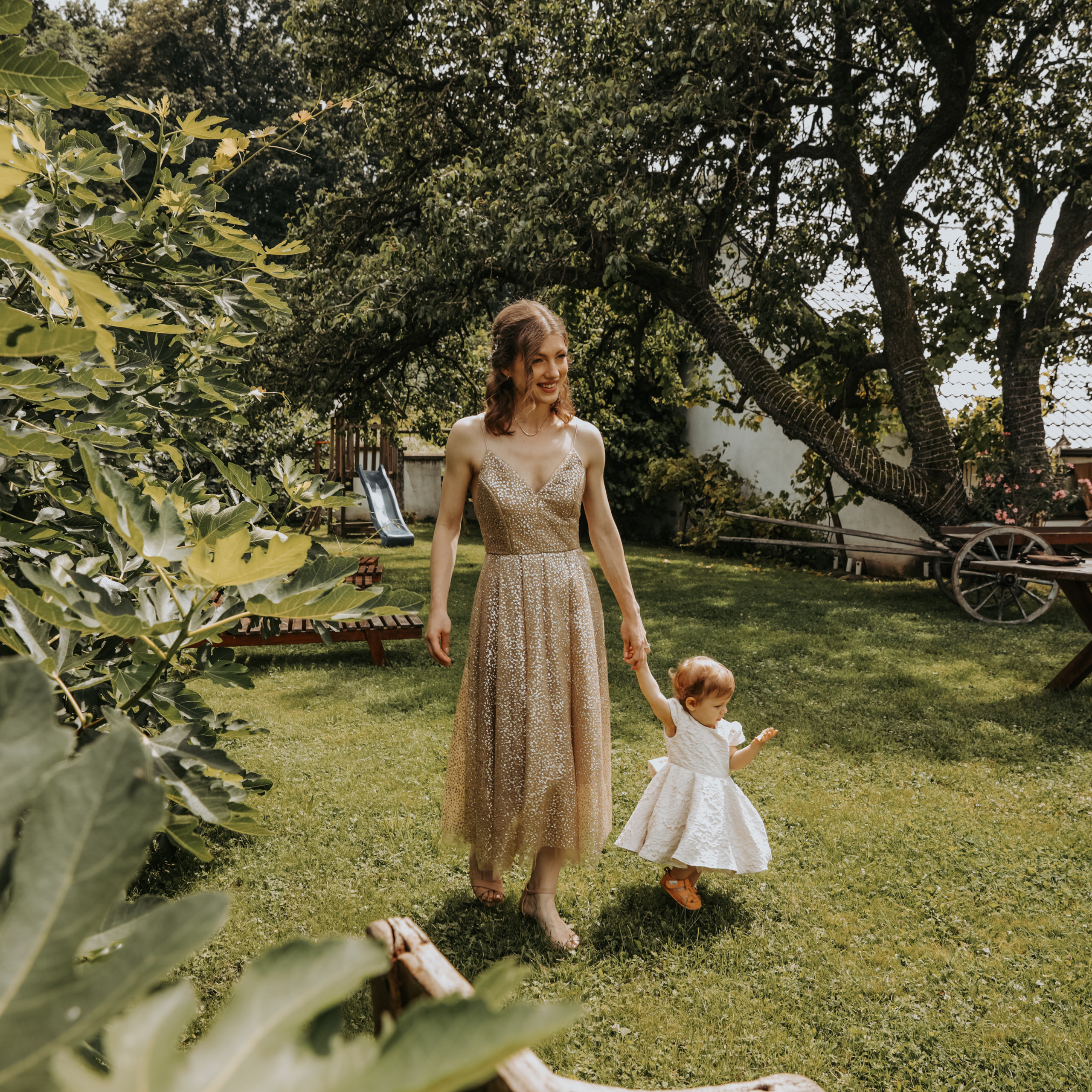 Customer Satisfaction. Family and Wedding Photographer