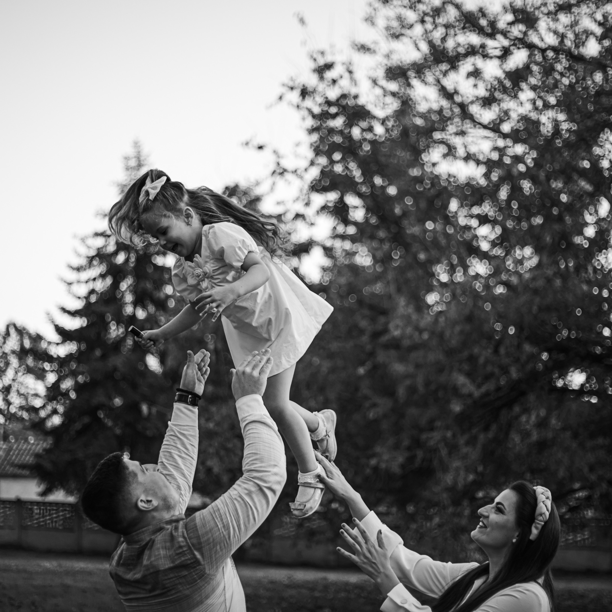 Customer Satisfaction. Family and Wedding Photographer