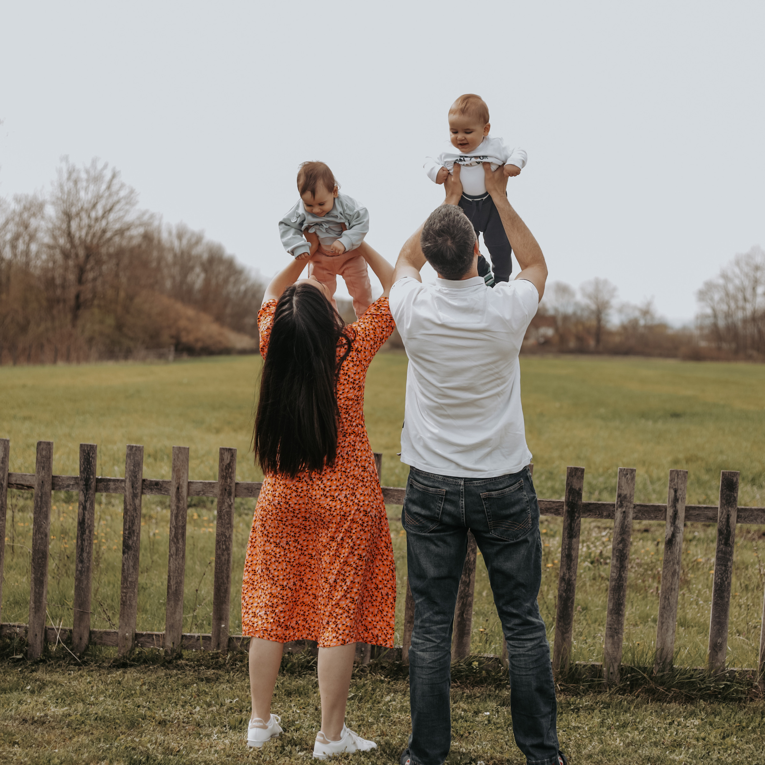 Customer Satisfaction. Family and Wedding Photographer