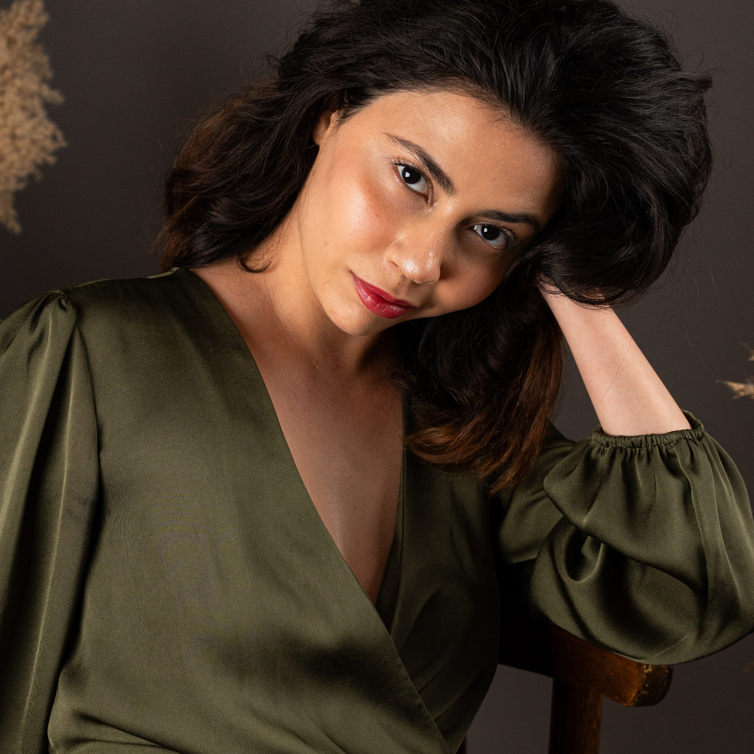 Studiyada peşəkar portret çəkilişi