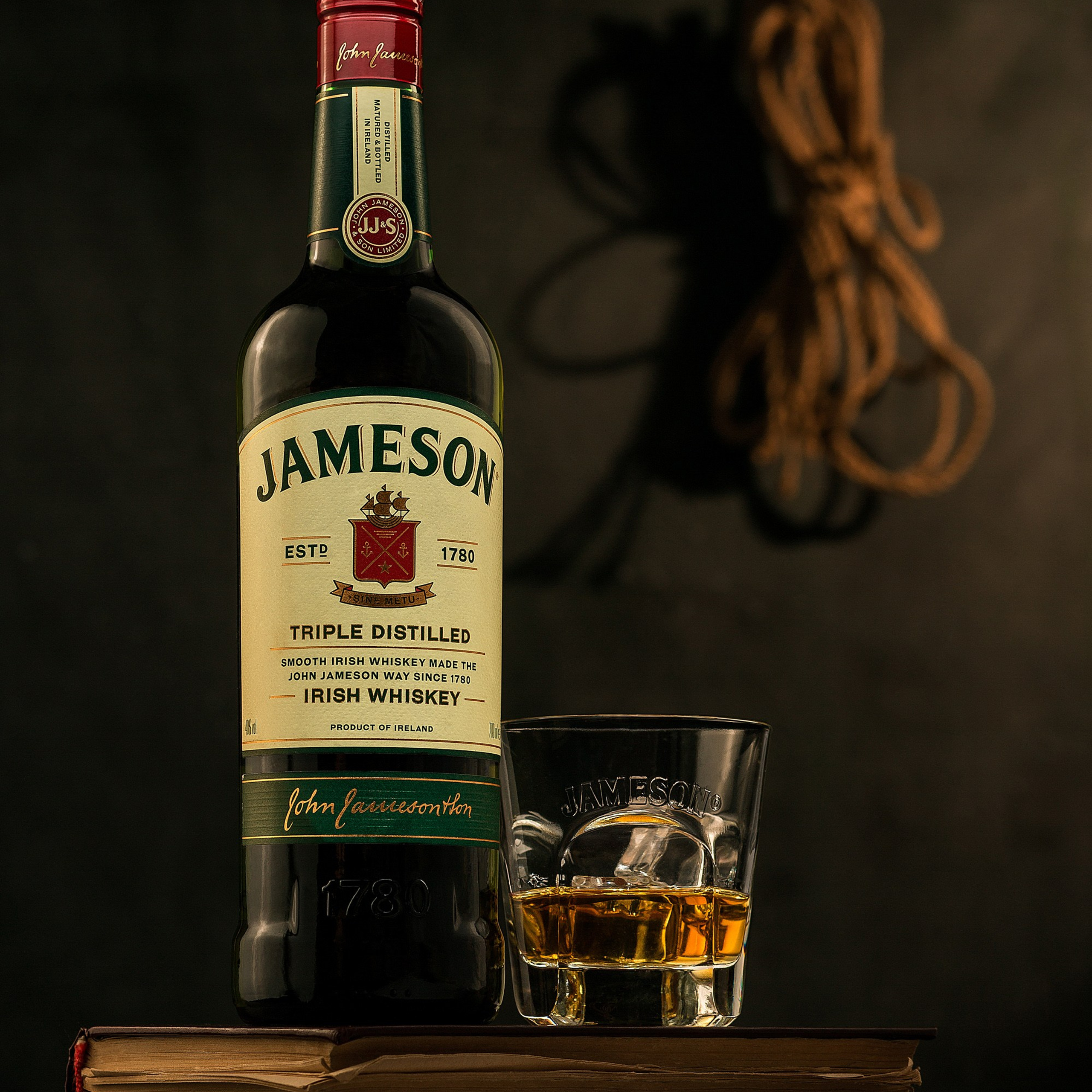 Qida və İçki Məhsullarının Fotoqrafiyası — Peşəkar Yemək və İçki Çəkilişi. Məhsul Fotoqrafı Bakıda