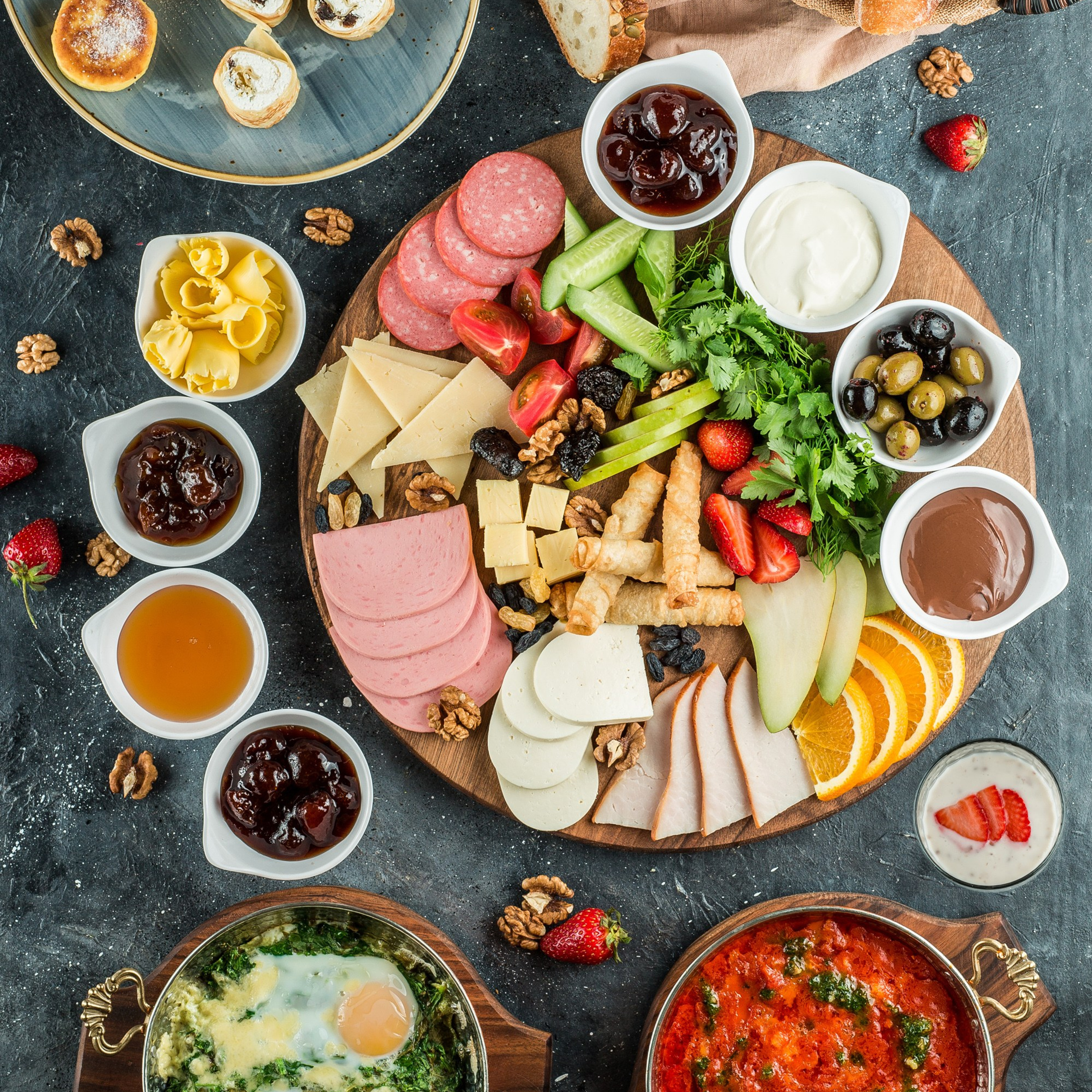 Qida və İçki Məhsullarının Fotoqrafiyası — Peşəkar Yemək və İçki Çəkilişi. Məhsul Fotoqrafı Bakıda