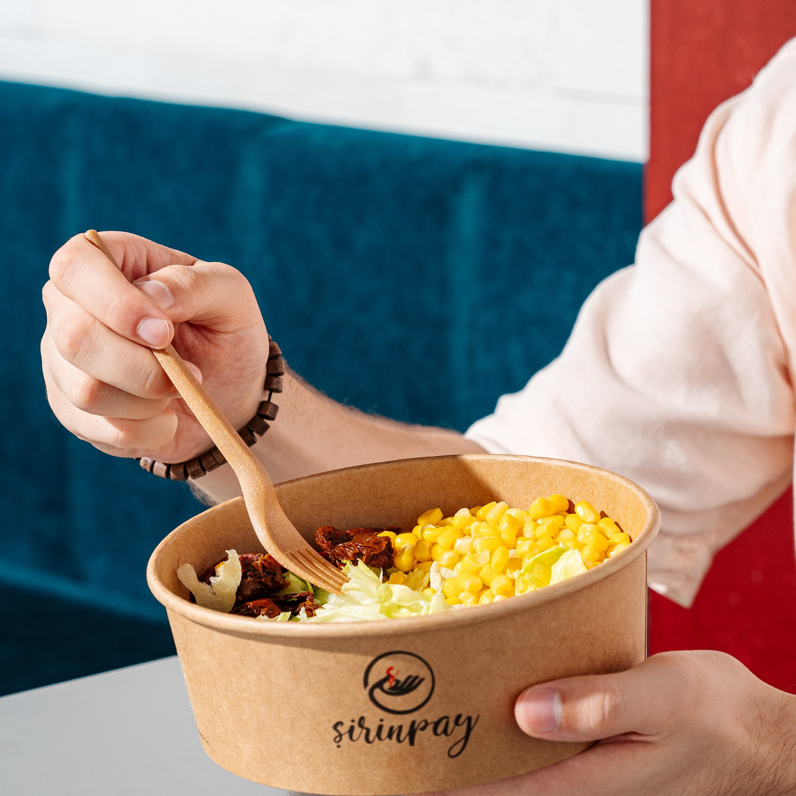 Model ilə qida fotoqrafiyası