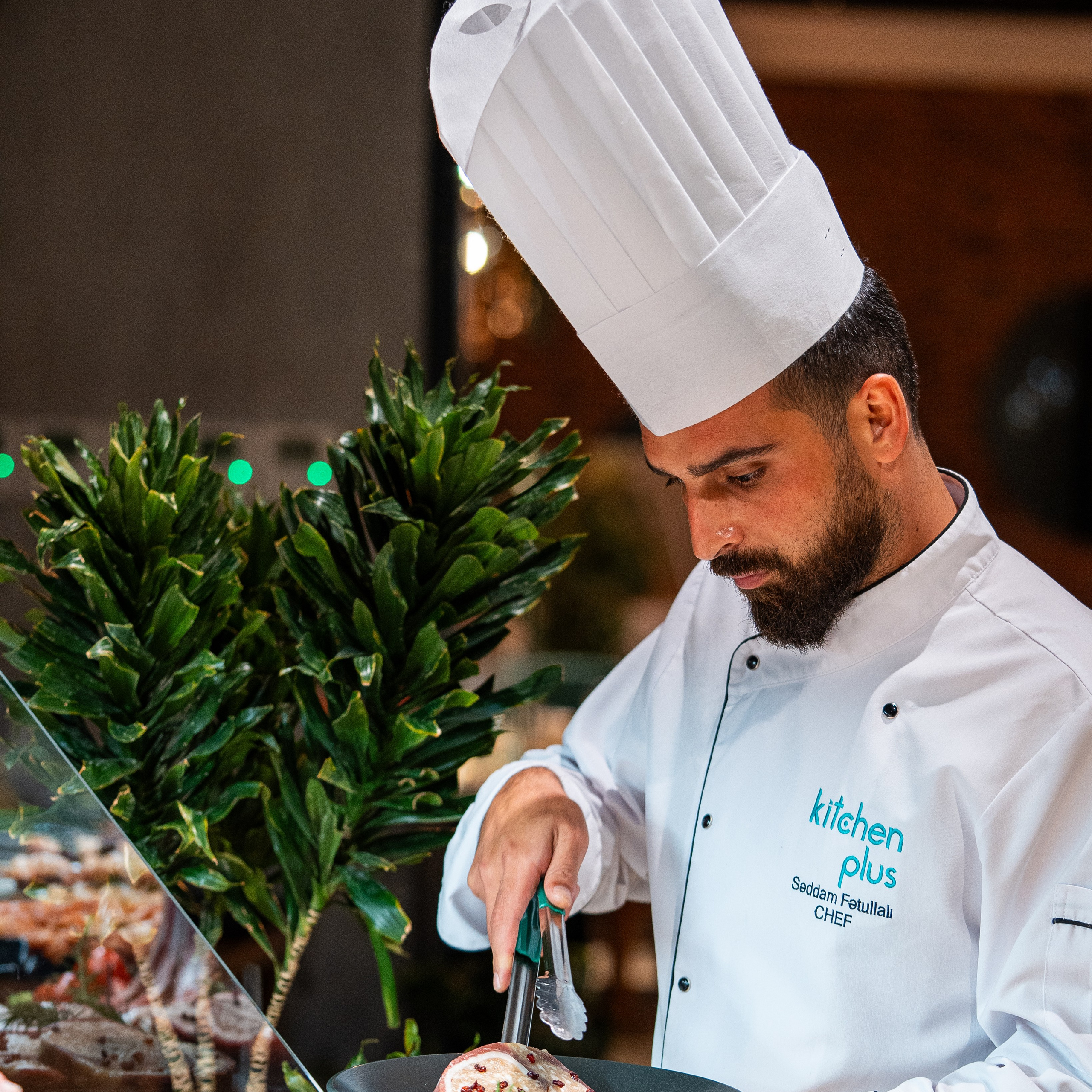 Ağ Fonda Məhsul Fotoqrafiyası: Amazon, Trendyol və Instagram Üçün Hansı Uyğundur?. Məhsul Fotoqrafı Bakıda