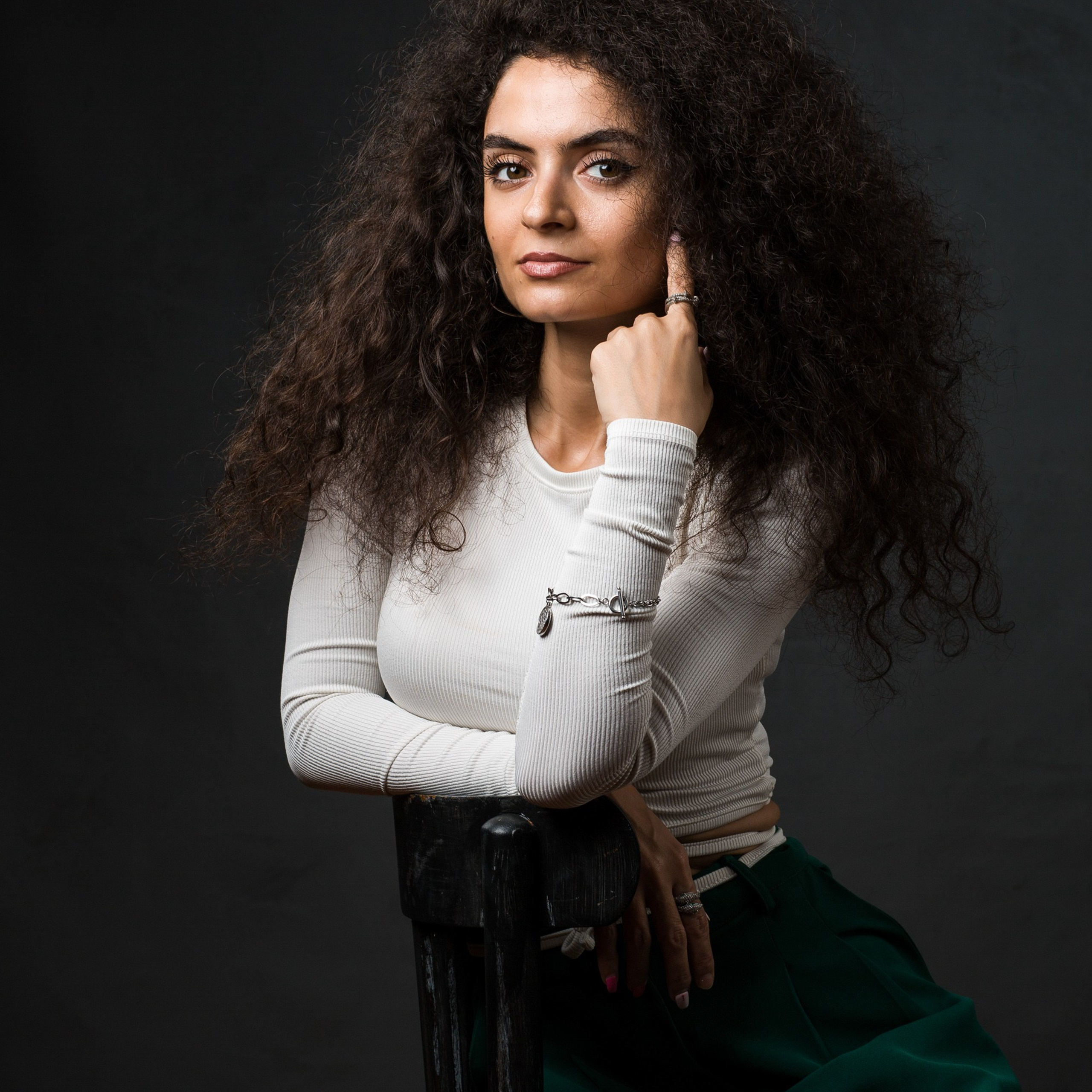 Retro tərzli qadın portreti