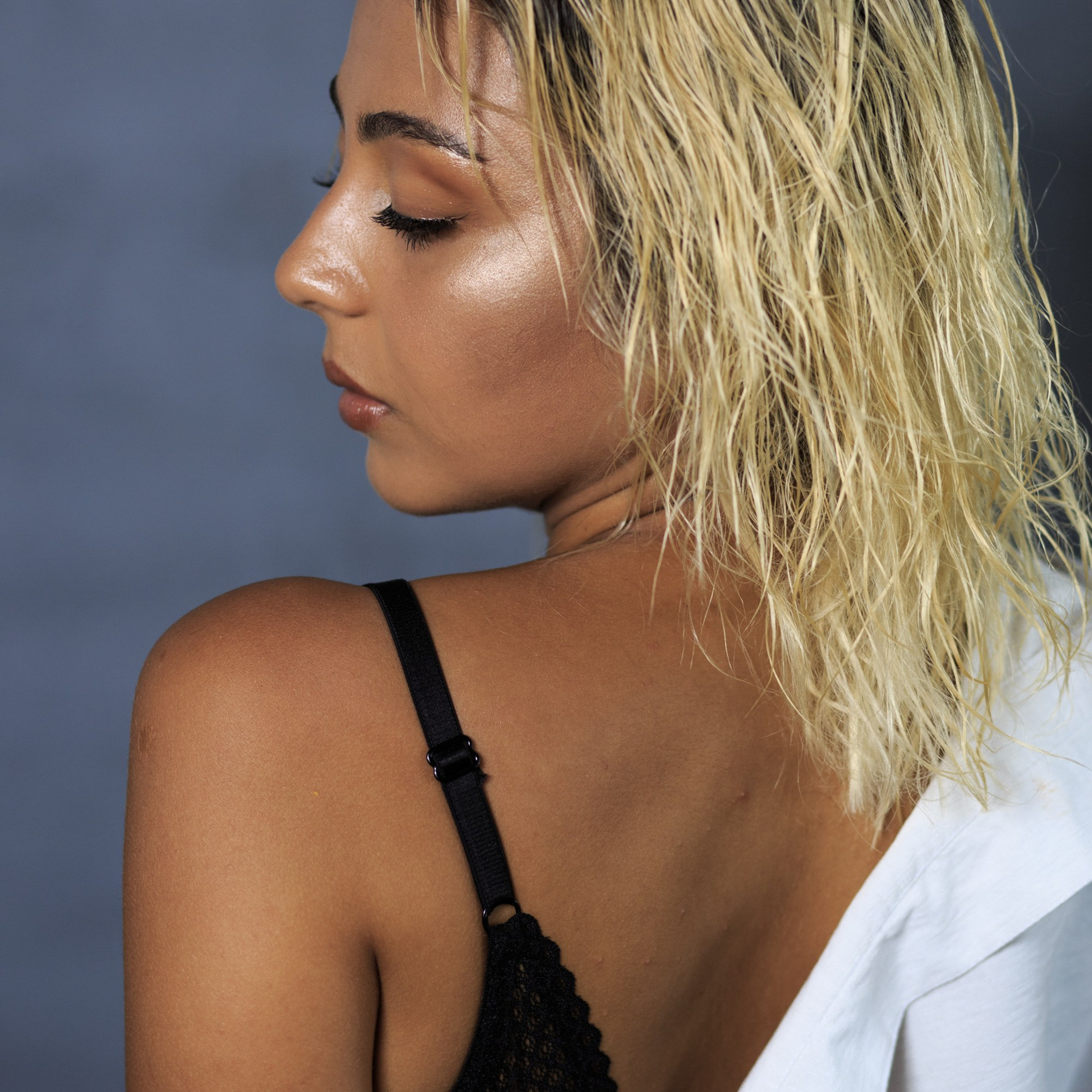 Bakıda qadın model portreti