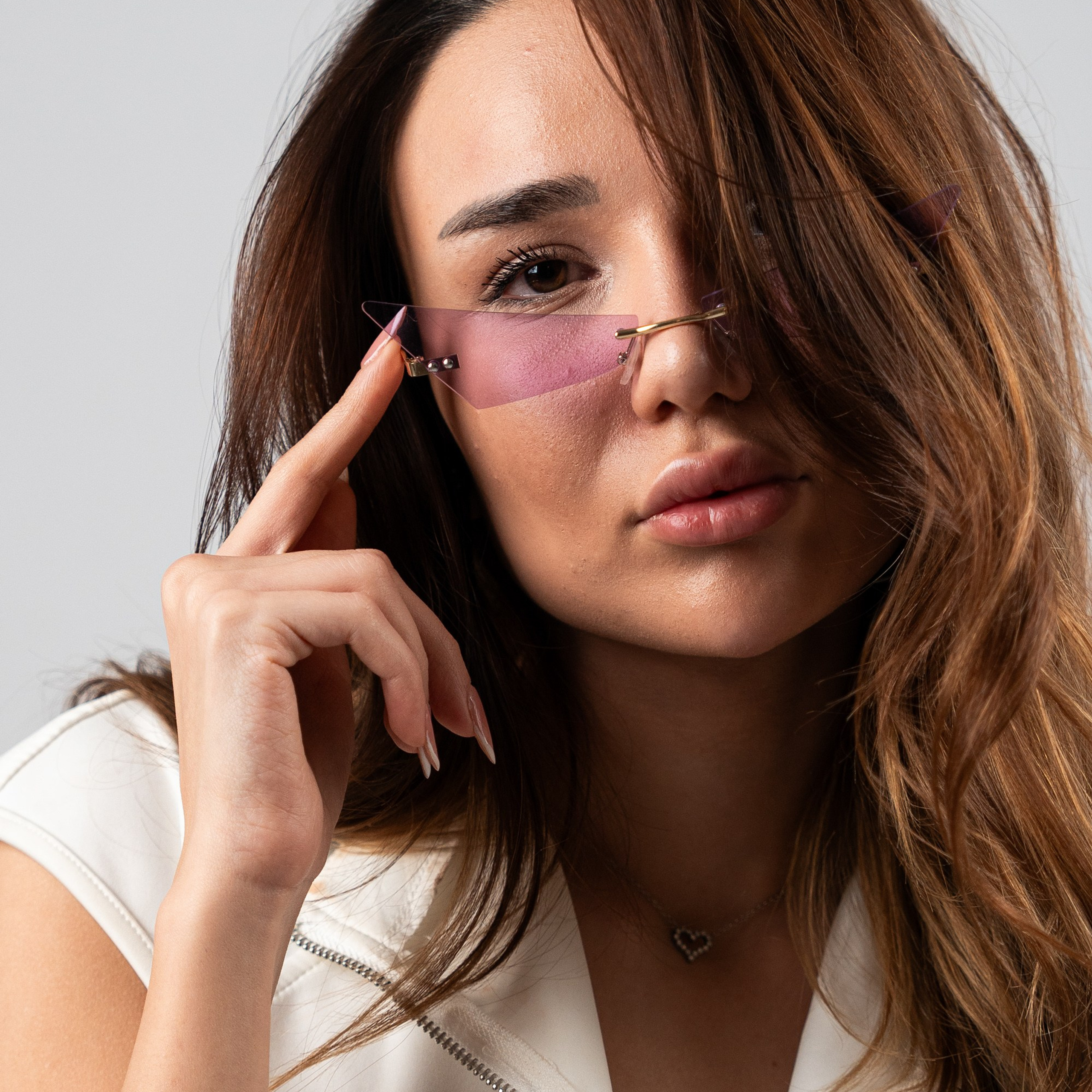 Yaxın plan portret – emosiyalı baxışlar