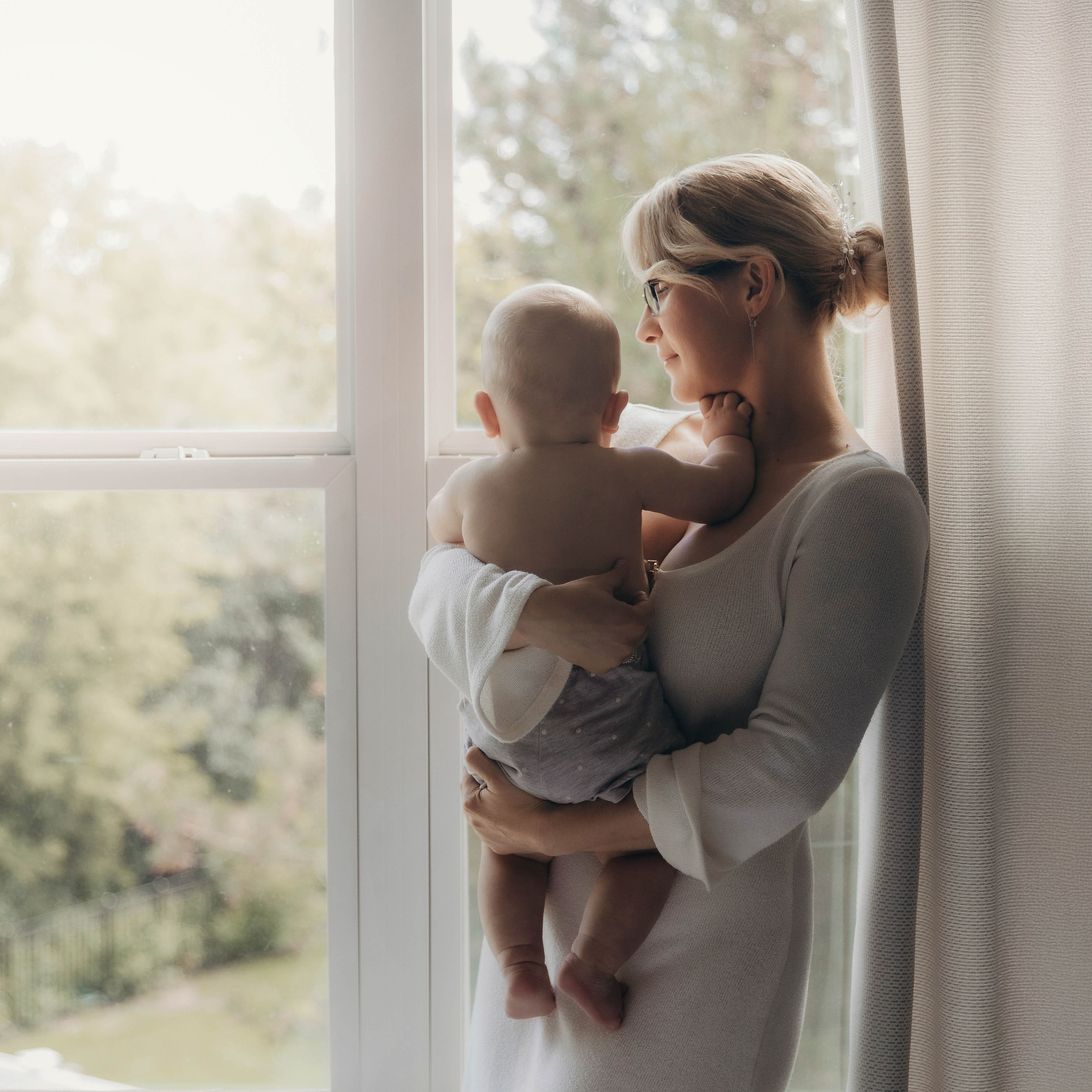 At-Home Baby Photoshoot&nbsp;— First Months of&nbsp;Life in&nbsp;a&nbsp;Cozy Home