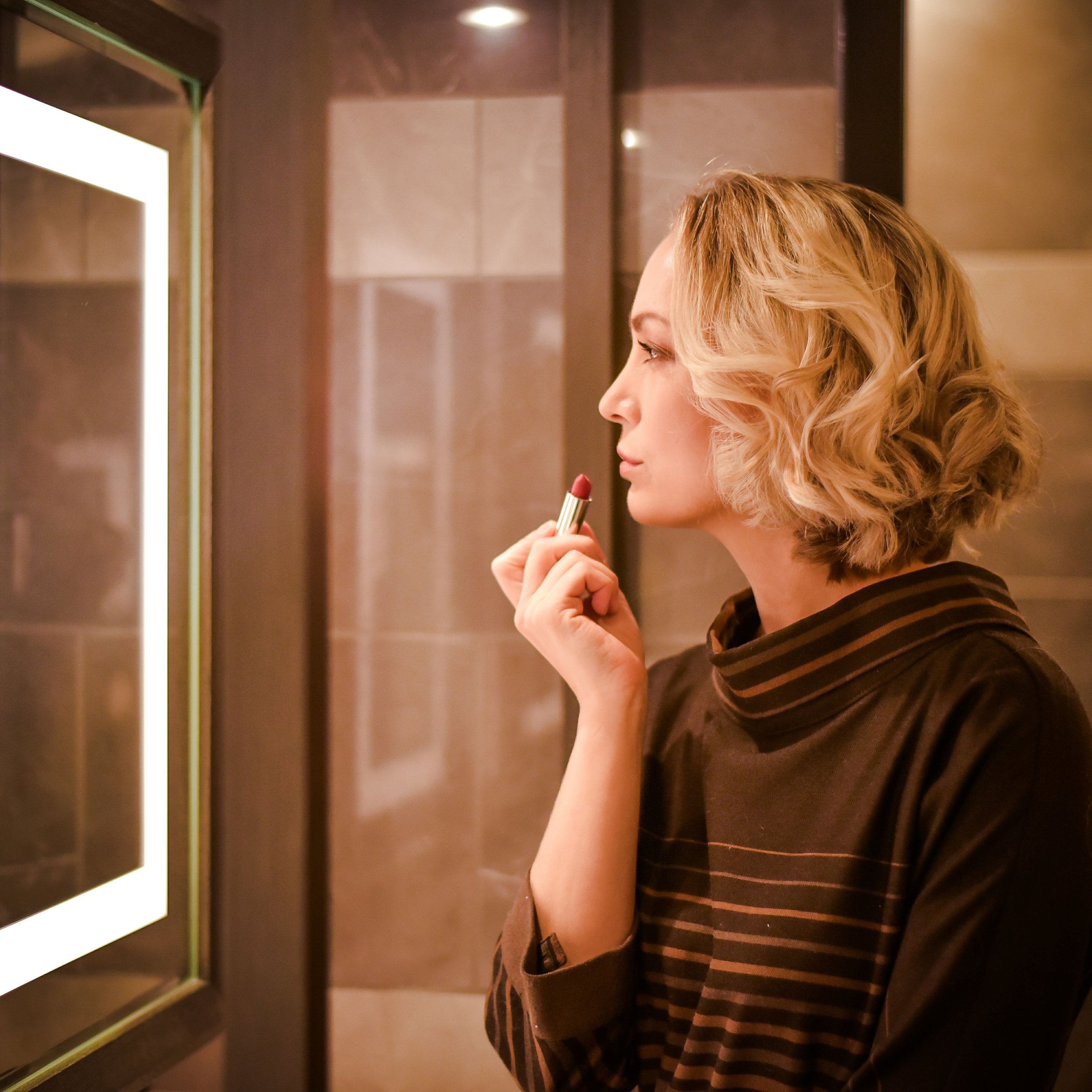 Review. Photographer in Tokyo, Japan