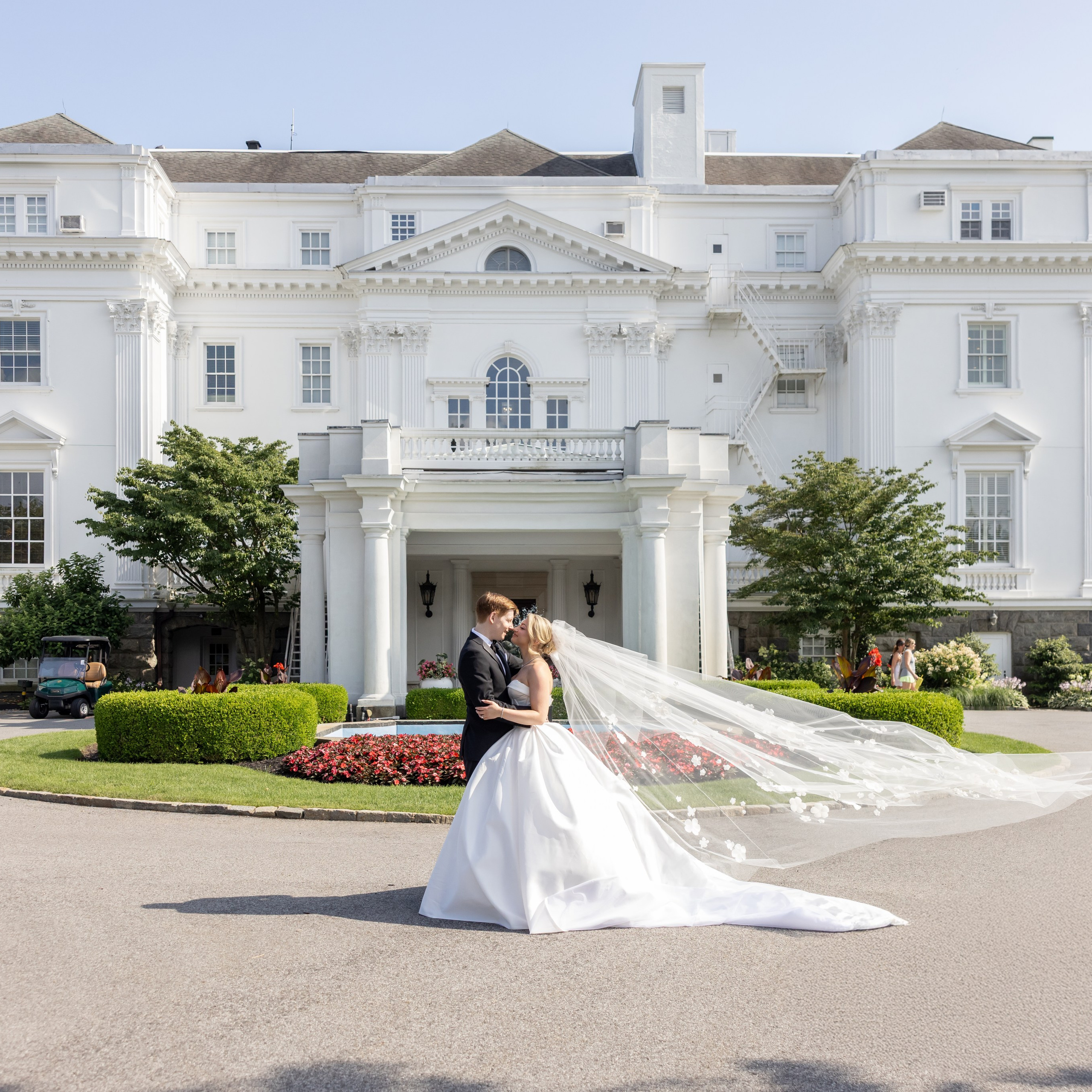 Mr. & Mrs. Burton. Wedding Photo & Video