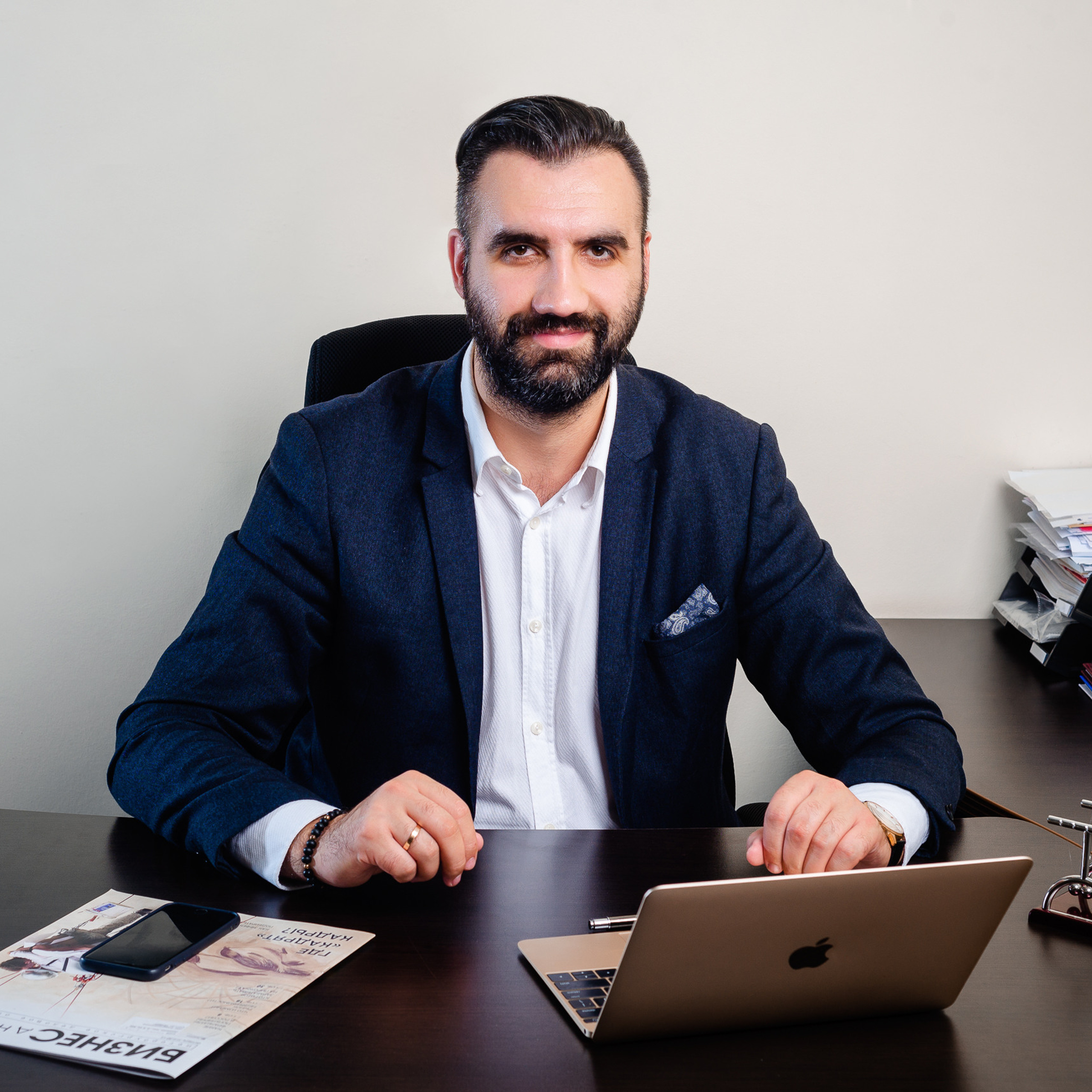 Outdoor business photography for marketing agency. Dmitrii Shmatov — High-End Portrait & Fashion Photographer in Milan