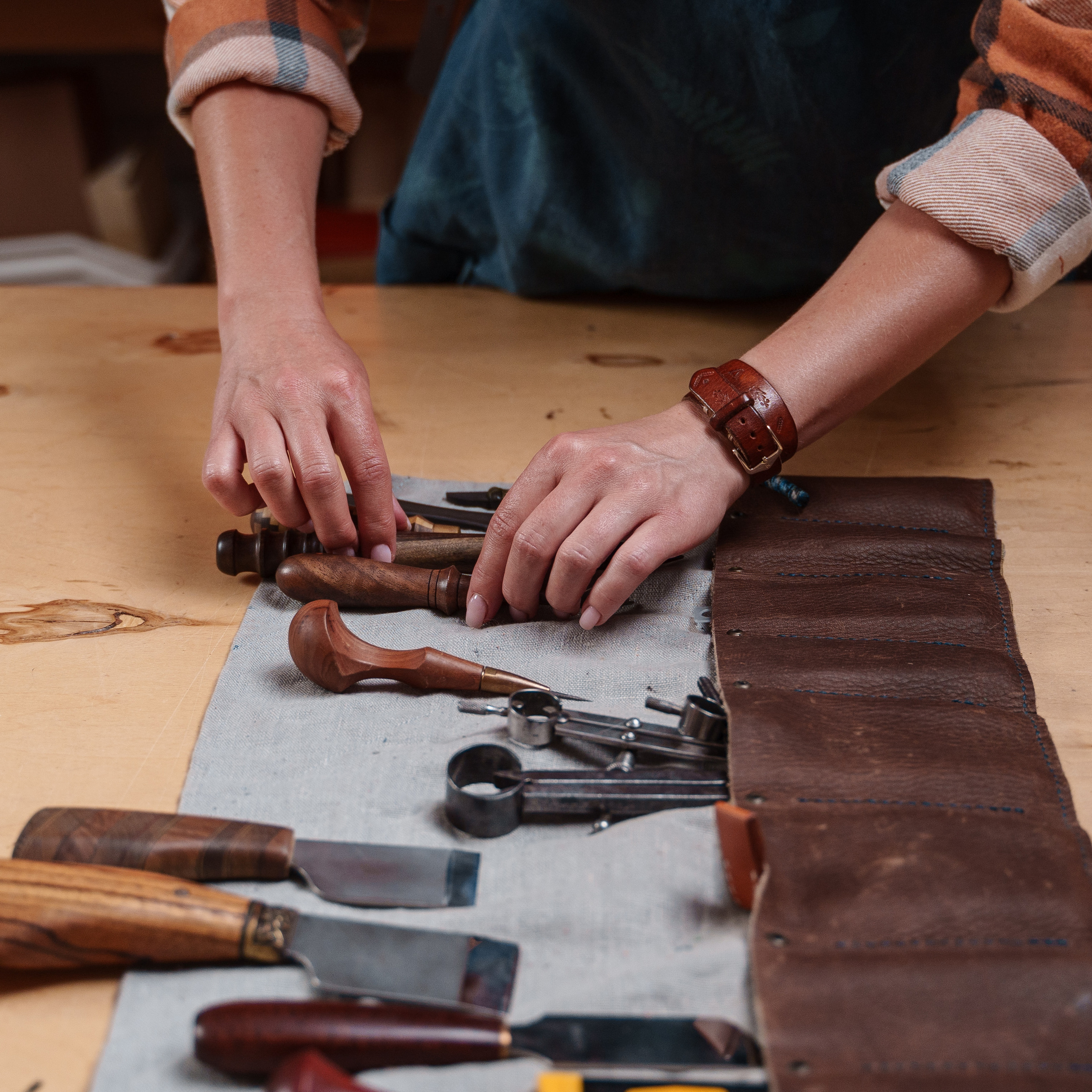 Photos of the craftsman in the leather workshop. Dmitrii Shmatov — High-End Portrait & Fashion Photographer in Milan