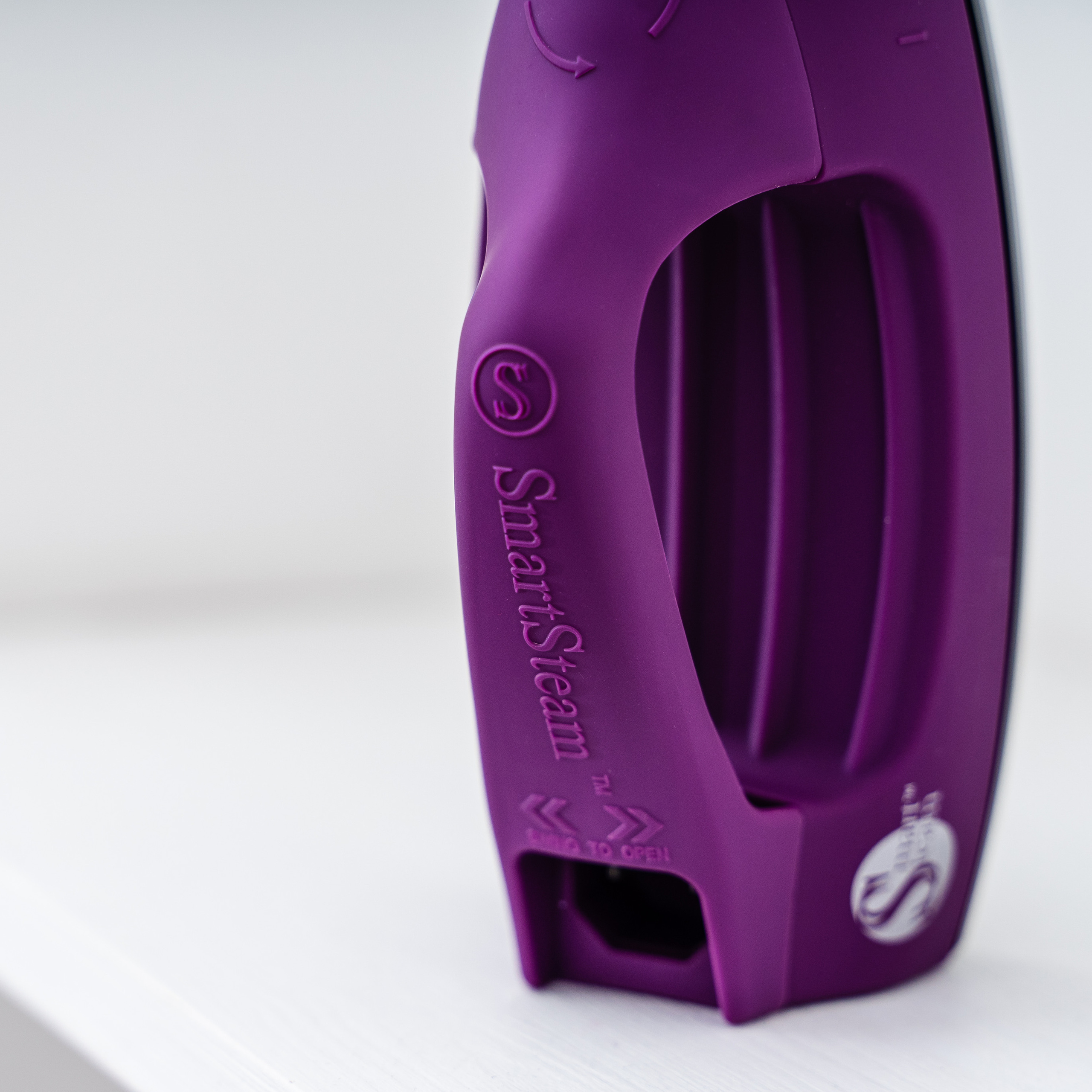 Subject photography for marketplaces and Amazon. Dmitrii Shmatov — High-End Portrait & Fashion Photographer in Milan