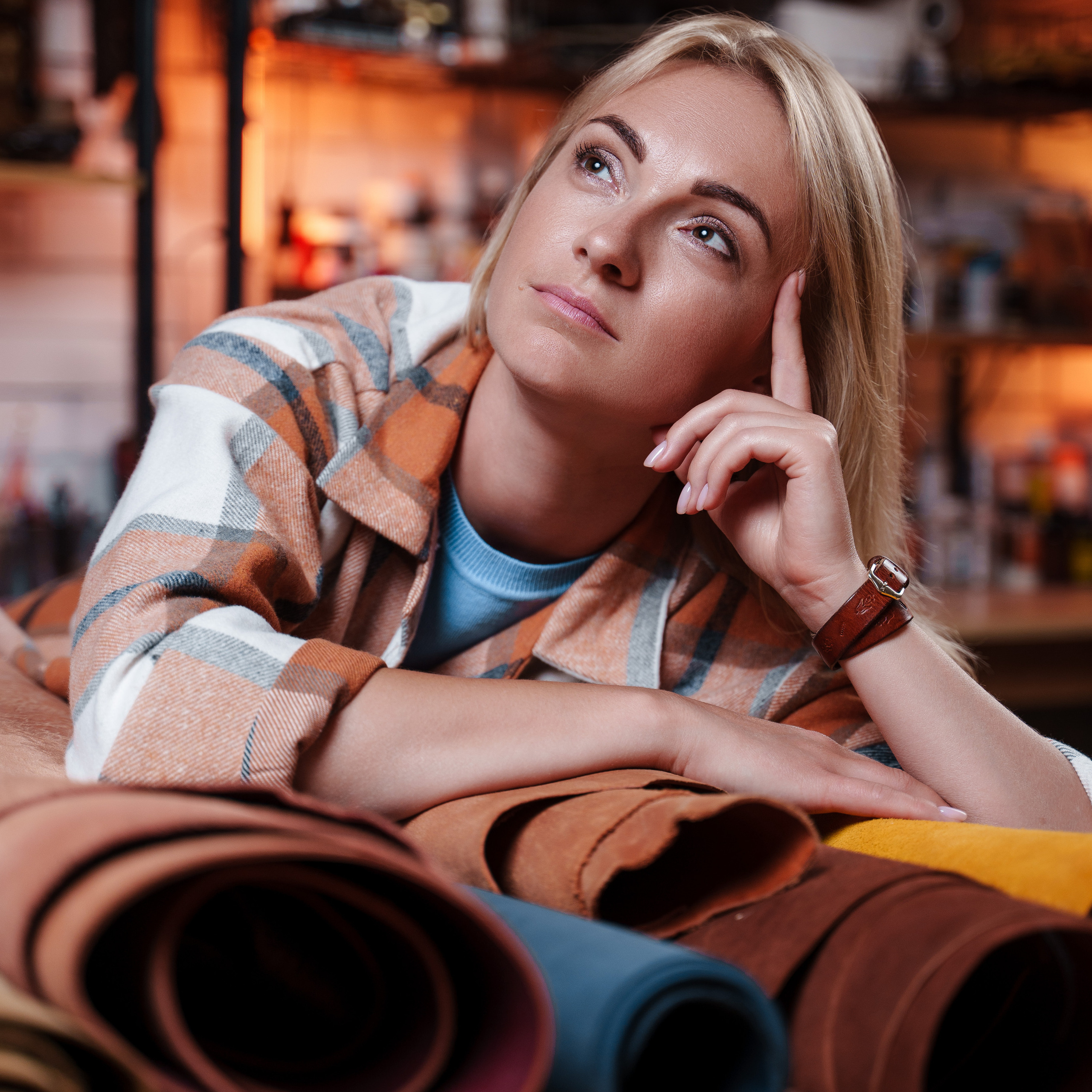 Photos of the craftsman in the leather workshop. Dmitrii Shmatov — High-End Portrait & Fashion Photographer in Milan