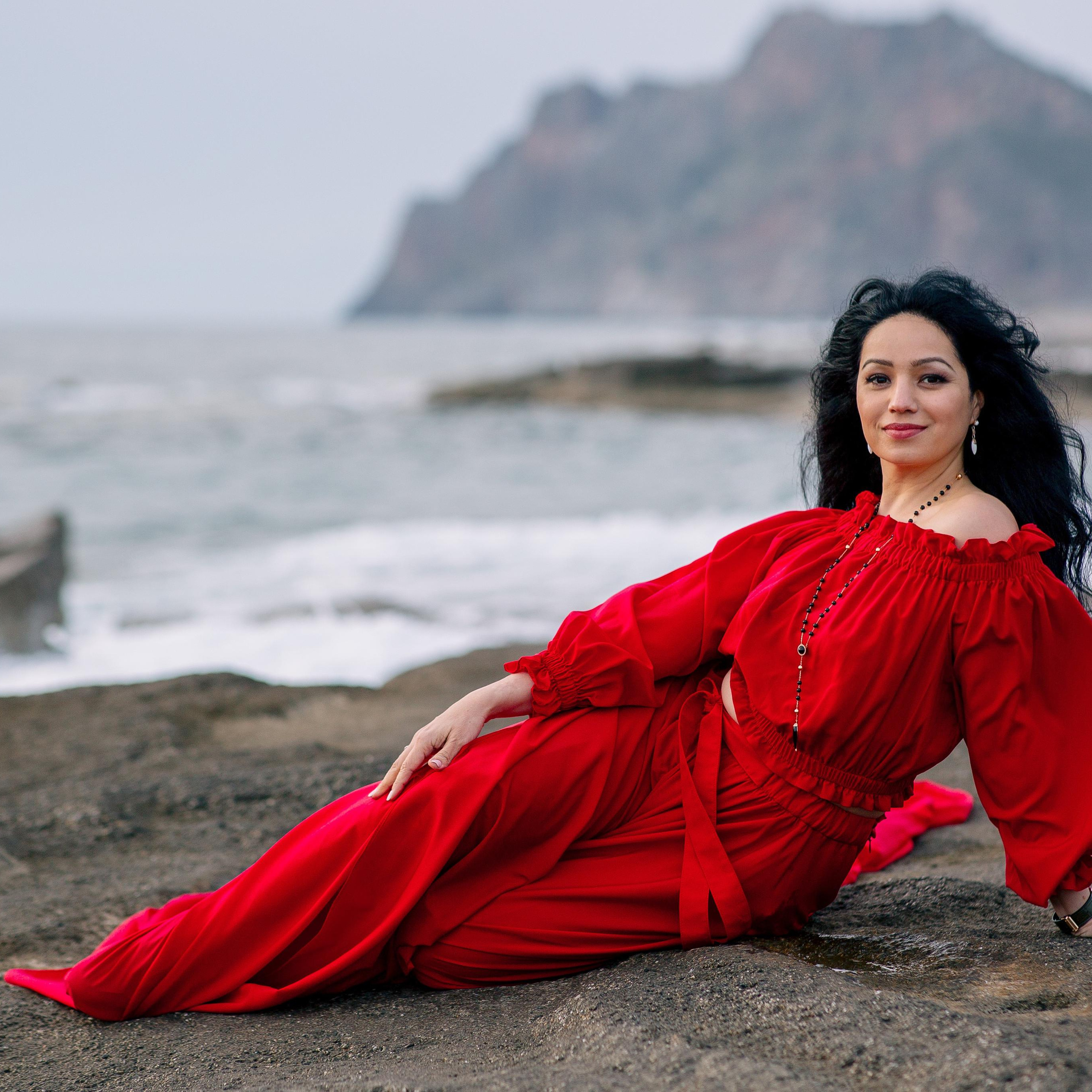 Фотосессия на пляже Кору в летящих платьях аланья. Алсу Девели. Фотограф в Алании в Турции, Аланья, Сиде, Белек, Анталия, Кемер, Конаклы, Окурджалар. Фотосъемки в Алании. Фотосессия в Алания