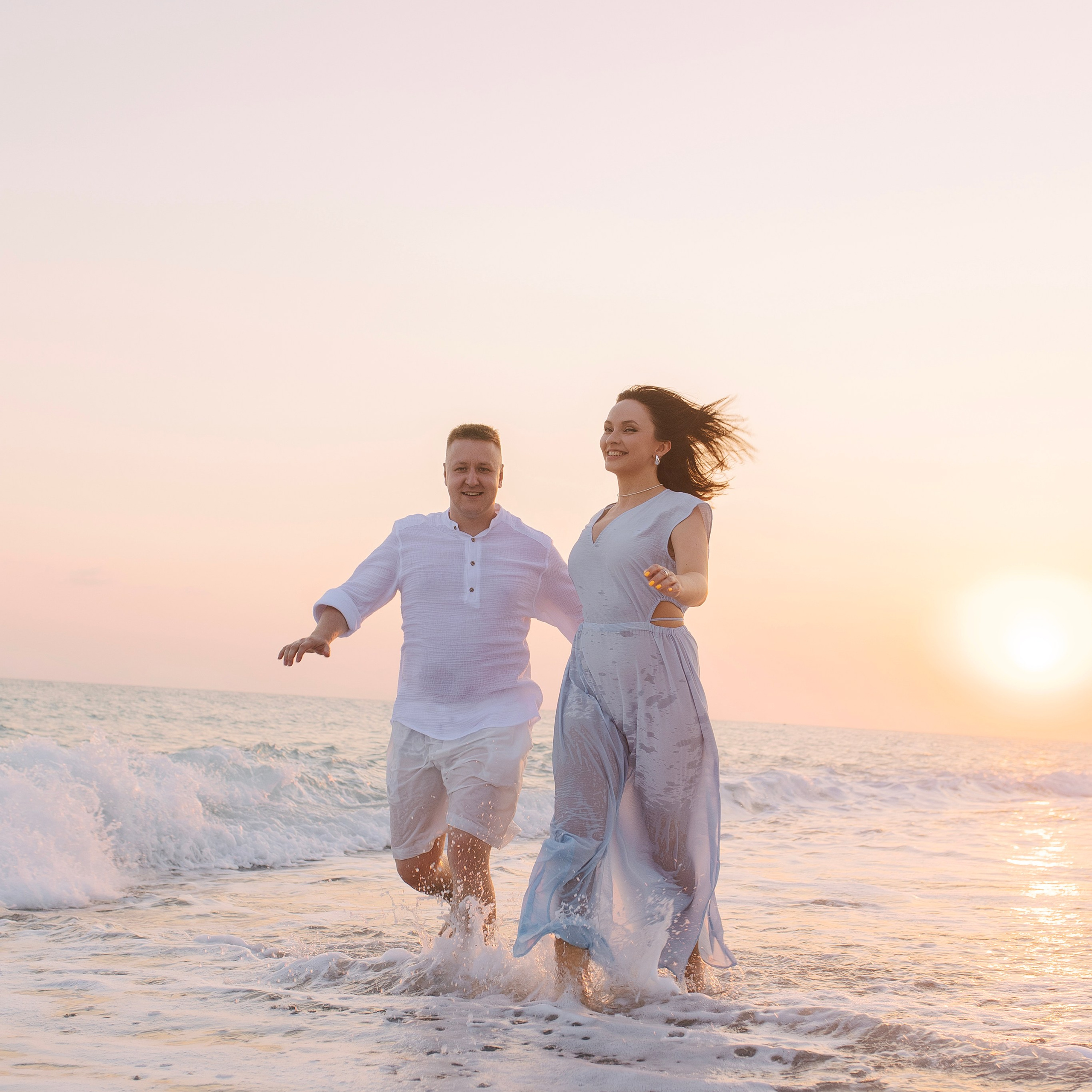 Family photo session on the beach in Side at sunset. Alsu Develi, Photographer in Turkey, Alanya, Side, Belek, Antalya, Kemer, Turkiye. Photoshooting in Alanya. Photosession in Belek, Side