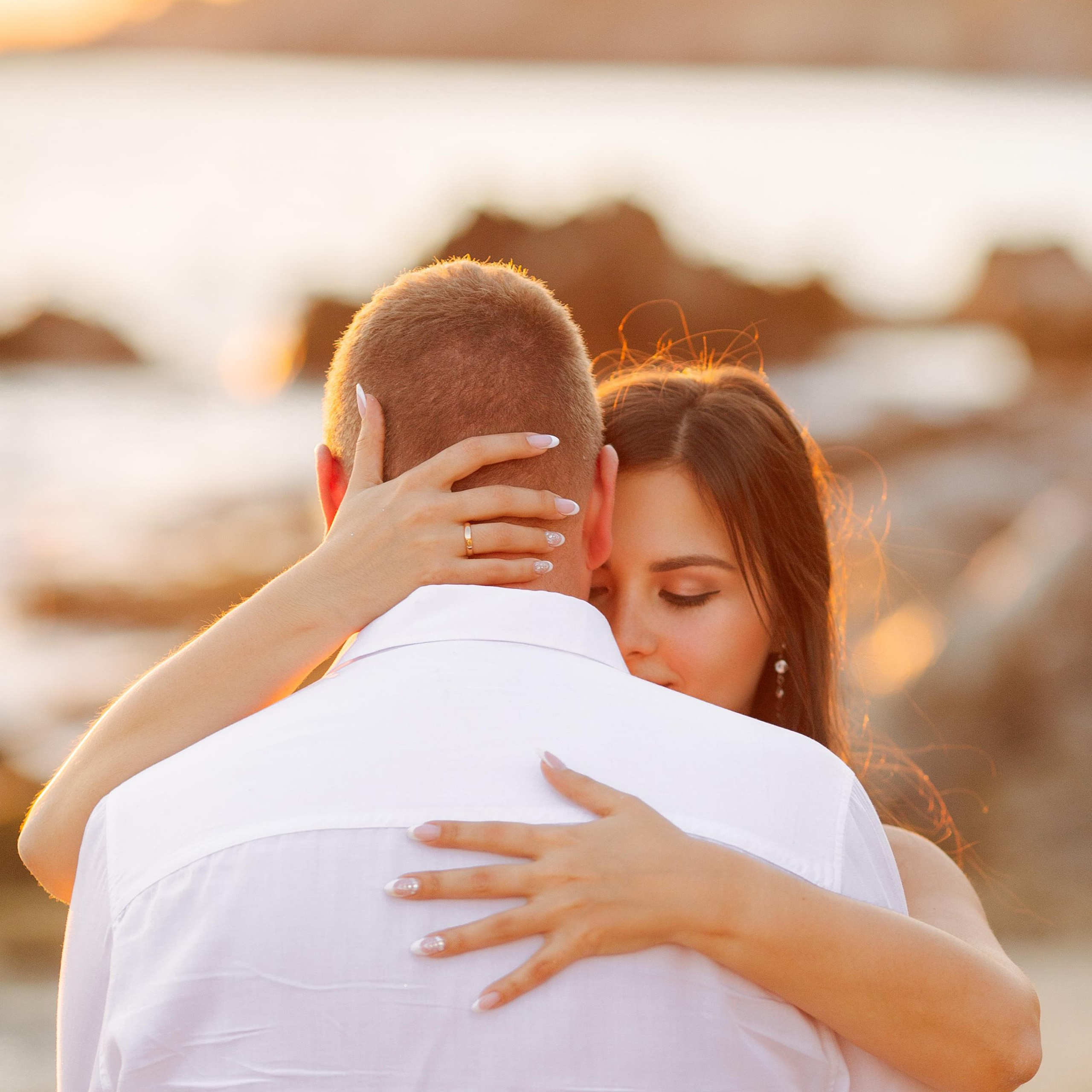 Photo session of newlyweds in Alanya at sunset on Cleopatra beach. Alsu Develi, Photographer in Turkey, Alanya, Side, Belek, Antalya, Kemer, Turkiye. Photoshooting in Alanya. Photosession in Belek, Side