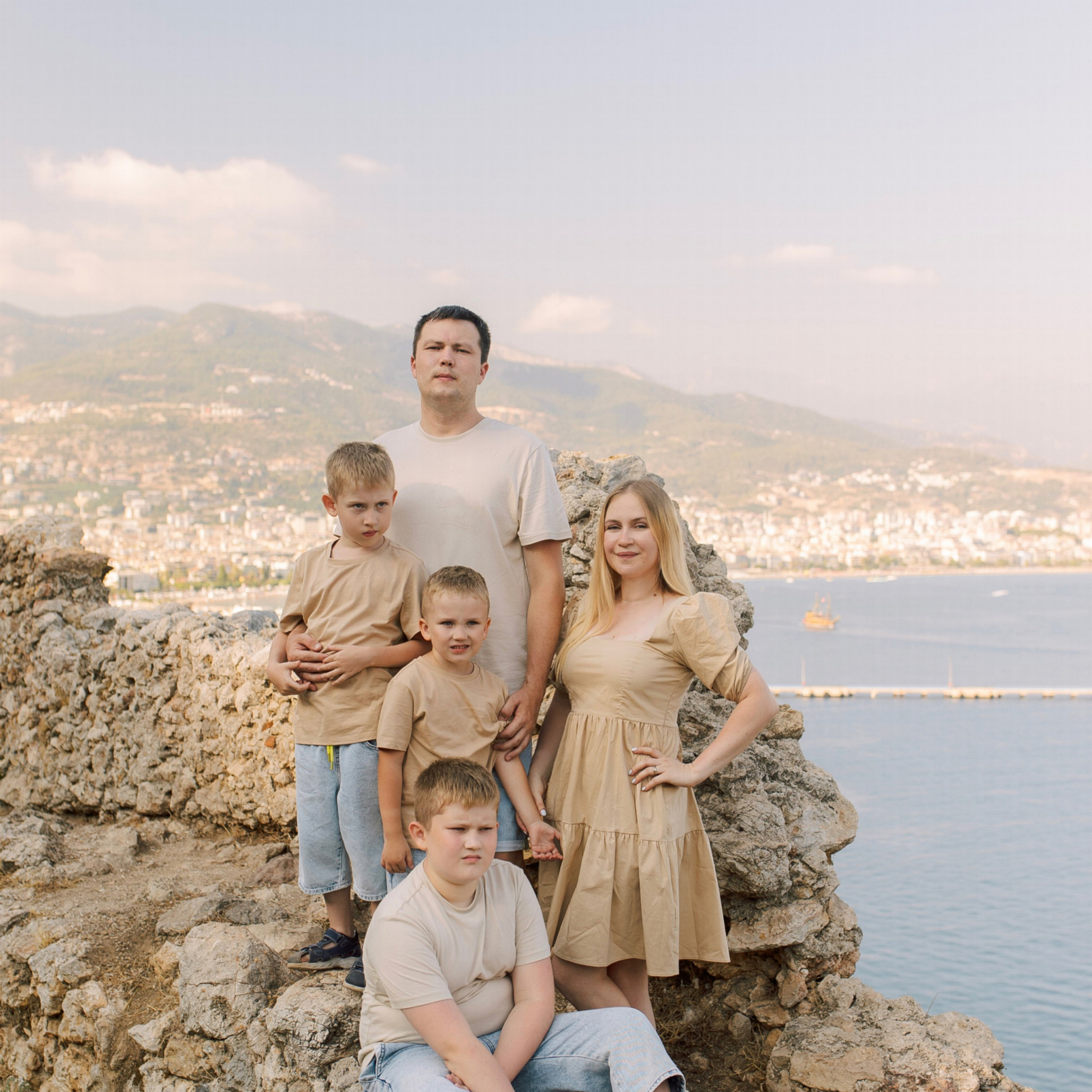 Morning. Beach. Morning family photo session on Cleopatra beach. Alanya. Alsu Develi, Photographer in Turkey, Alanya, Side, Belek, Antalya, Kemer, Turkiye. Photoshooting in Alanya. Photosession in Belek, Side