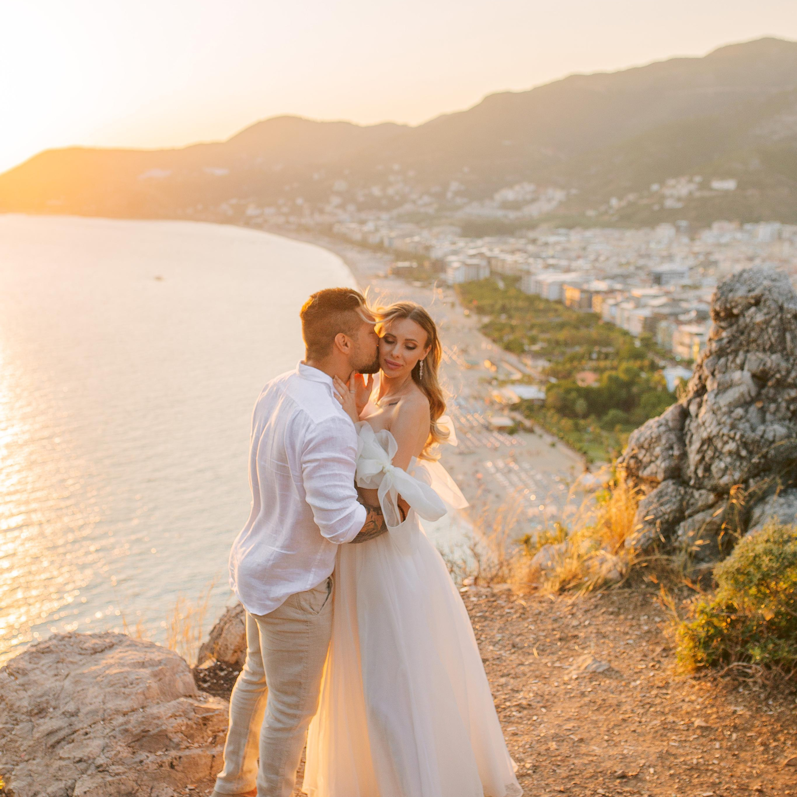 Утес. Свадебная фотосессия на краю обрыва. Алсу Девели. Фотограф в Алании в Турции, Аланья, Сиде, Белек, Анталия, Кемер, Конаклы, Окурджалар. Фотосъемки в Алании. Фотосессия в Алания