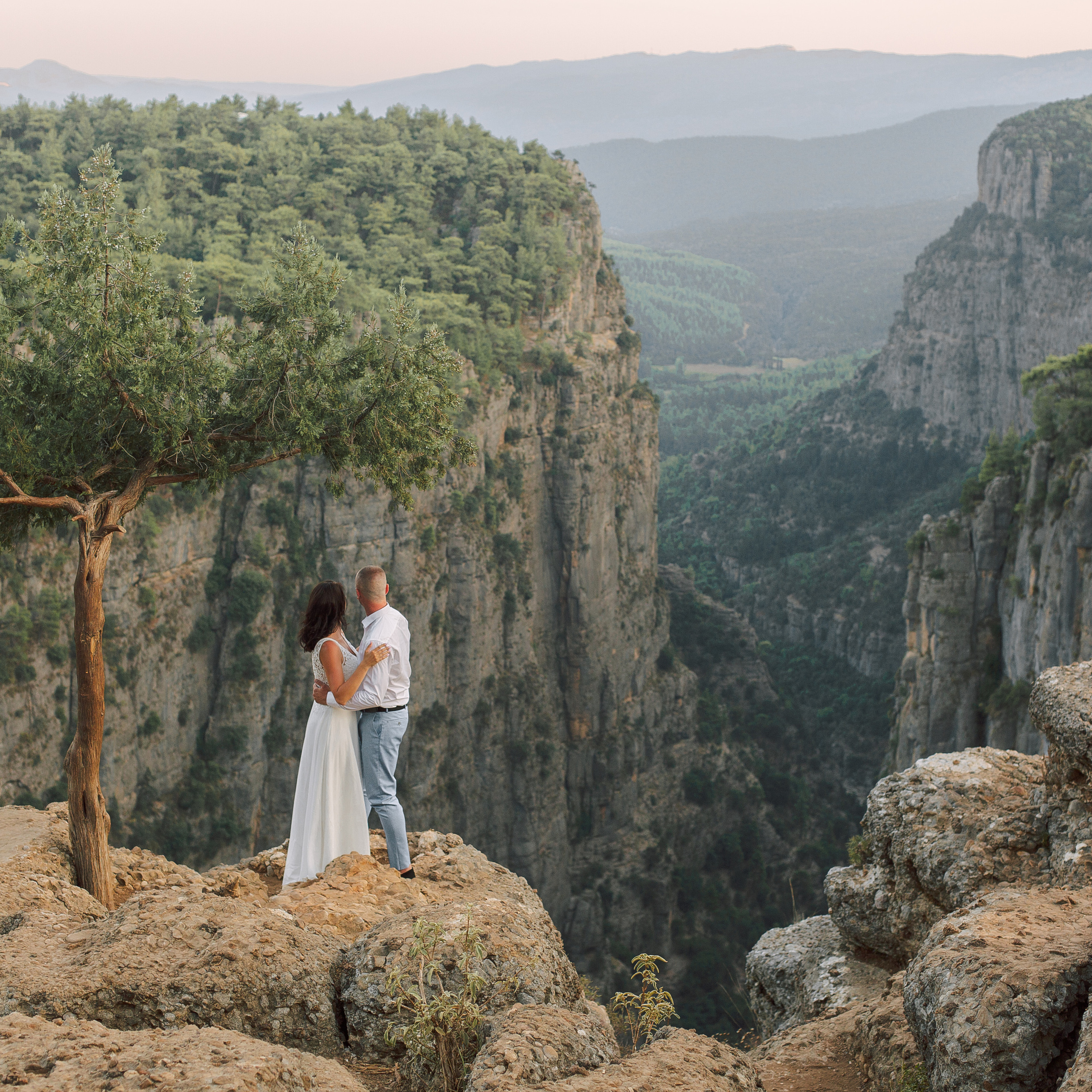 Парная фотосессия у каньона. Алсу Девели. Фотограф в Алании в Турции, Аланья, Сиде, Белек, Анталия, Кемер, Конаклы, Окурджалар. Фотосъемки в Алании. Фотосессия в Алания