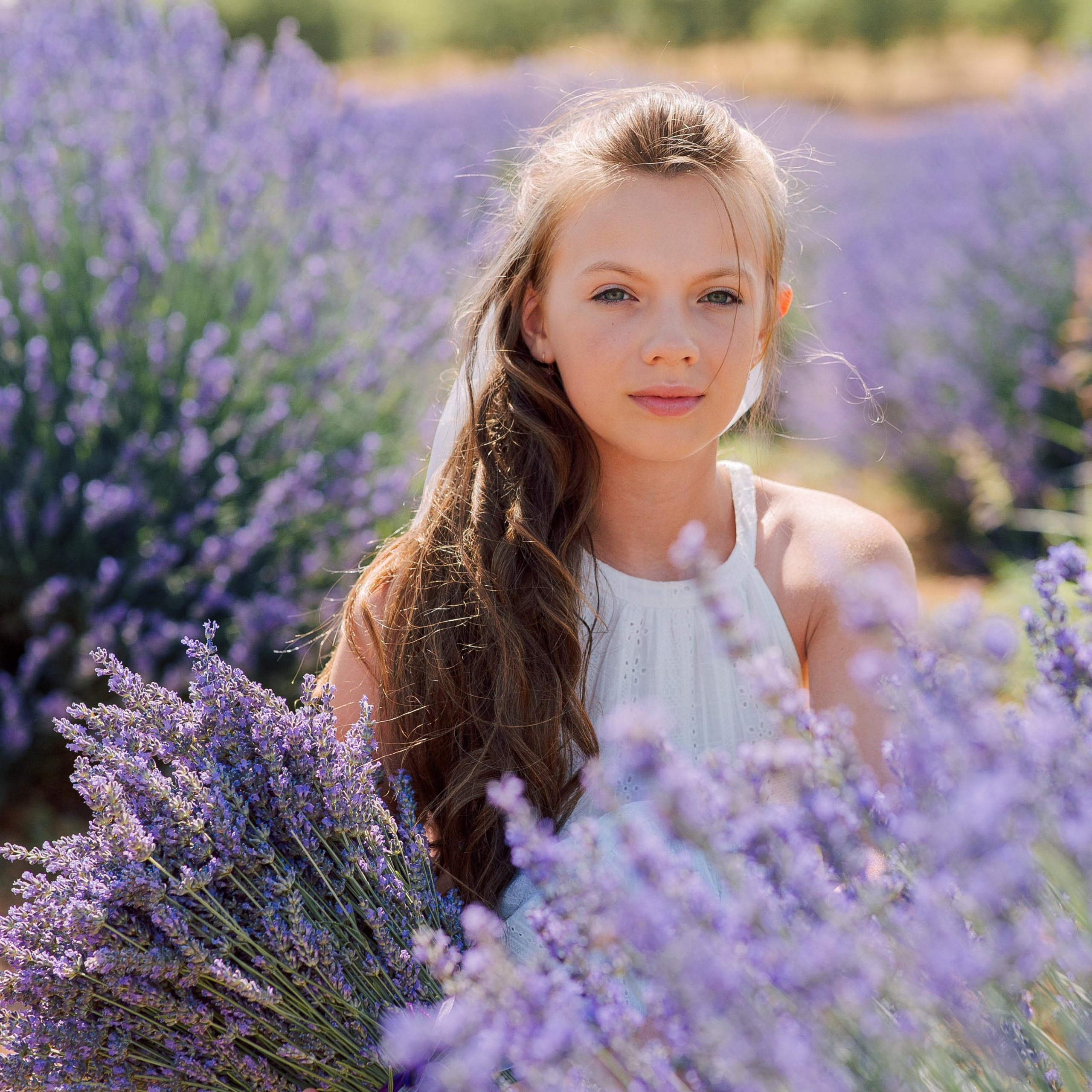 Family photo session in lavender fields. Alsu Develi, Photographer in Turkey, Alanya, Side, Belek, Antalya, Kemer, Turkiye. Photoshooting in Alanya. Photosession in Belek, Side