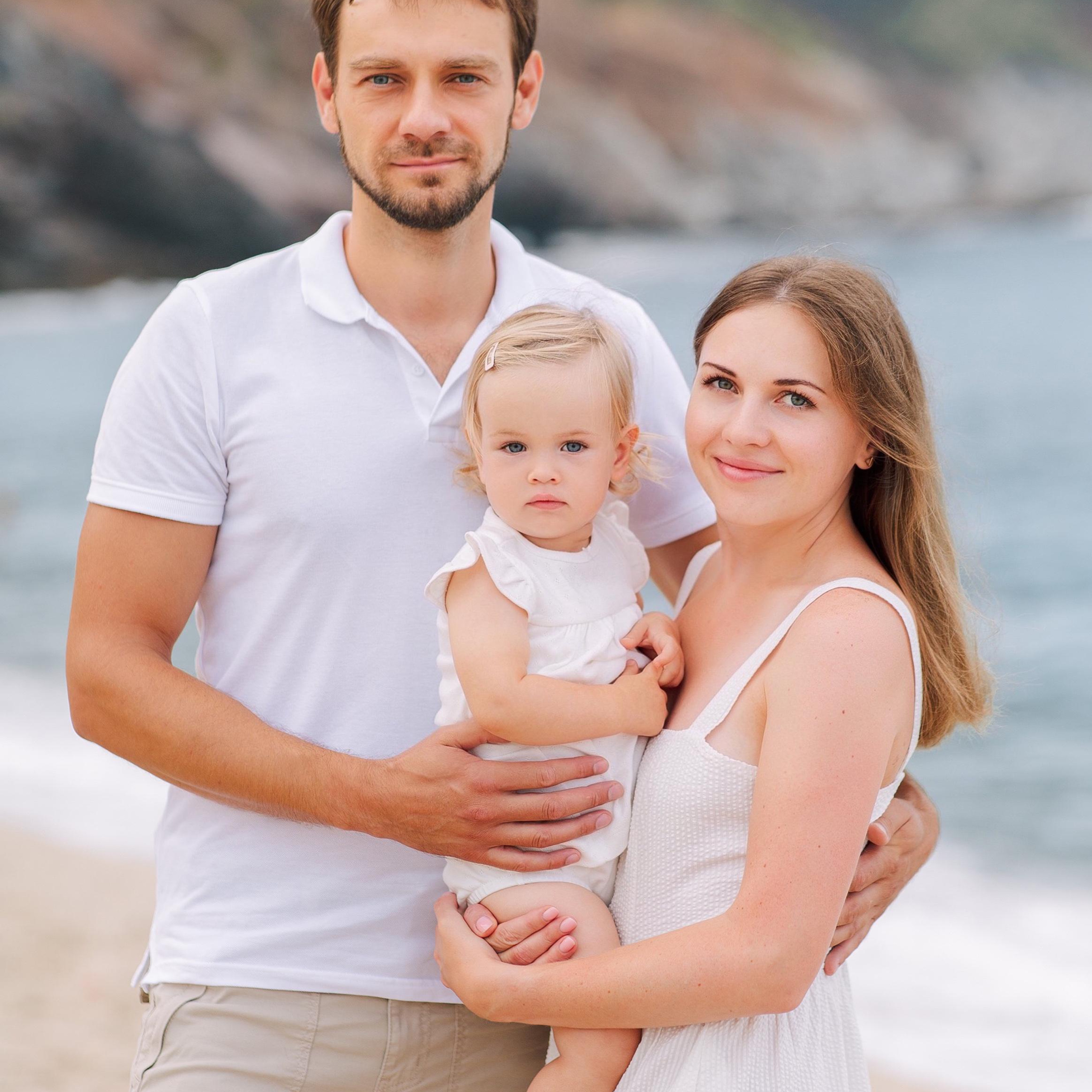 Morning family photo shoot on Cleopatra Beach. Alsu Develi, Photographer in Turkey, Alanya, Side, Belek, Antalya, Kemer, Turkiye. Photoshooting in Alanya. Photosession in Belek, Side