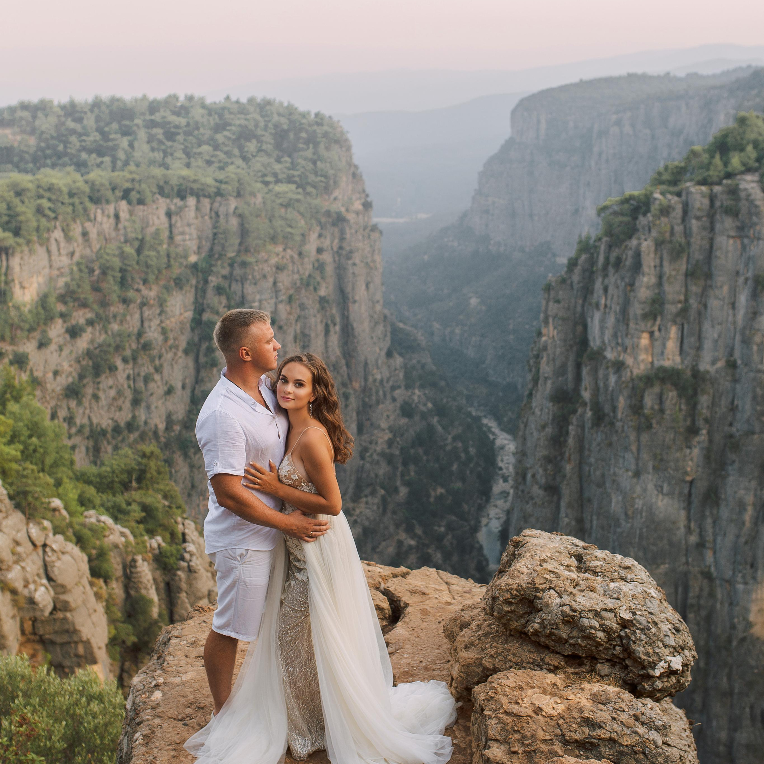 Wedding photo shoot in the canyon. Alsu Develi, Photographer in Turkey, Alanya, Side, Belek, Antalya, Kemer, Turkiye. Photoshooting in Alanya. Photosession in Belek, Side