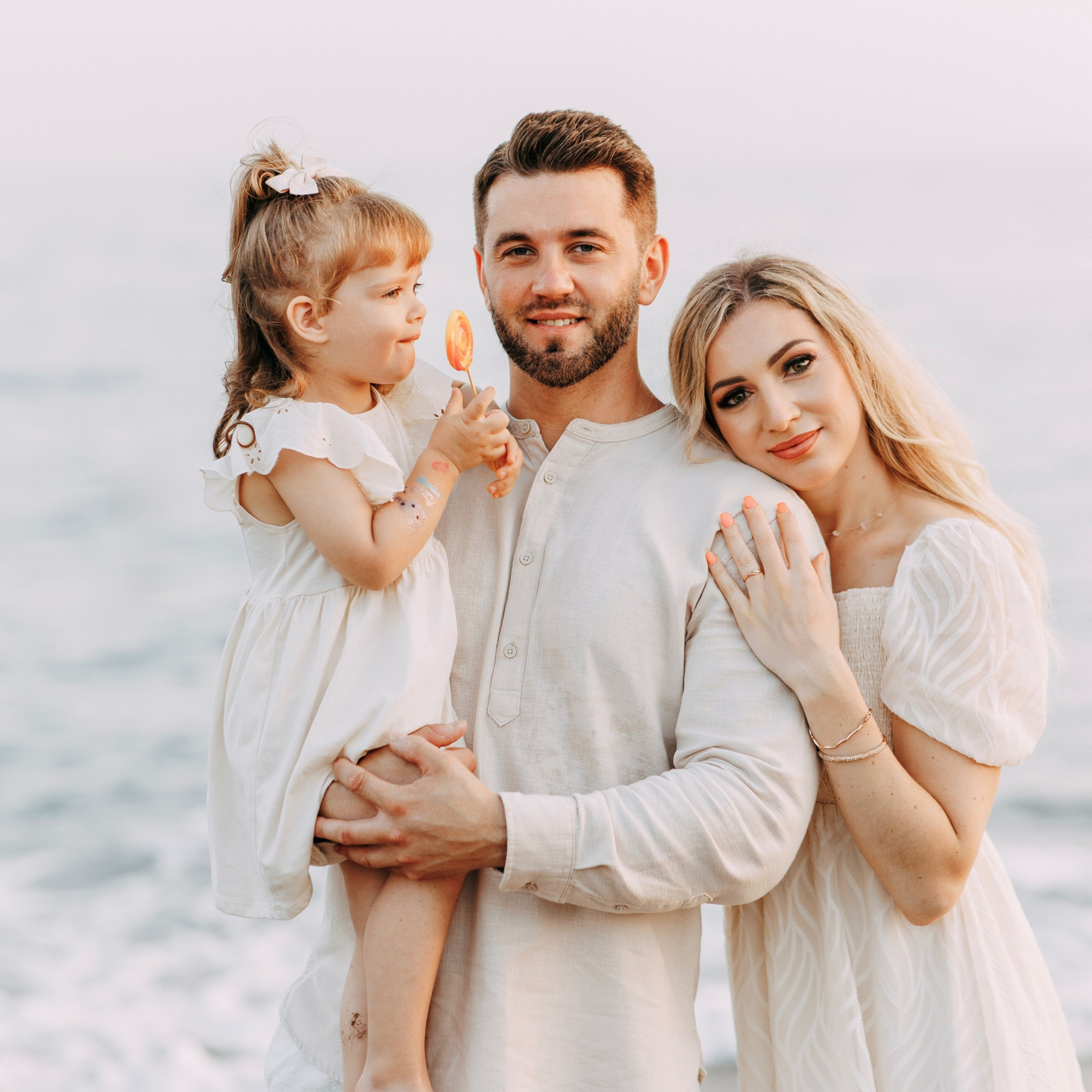 . Семейная фотосессия на пляже в Белеке. Алсу Девели. Фотограф в Алании в Турции, Аланья, Сиде, Белек, Анталия, Кемер, Конаклы, Окурджалар. Фотосъемки в Алании. Фотосессия в Алания