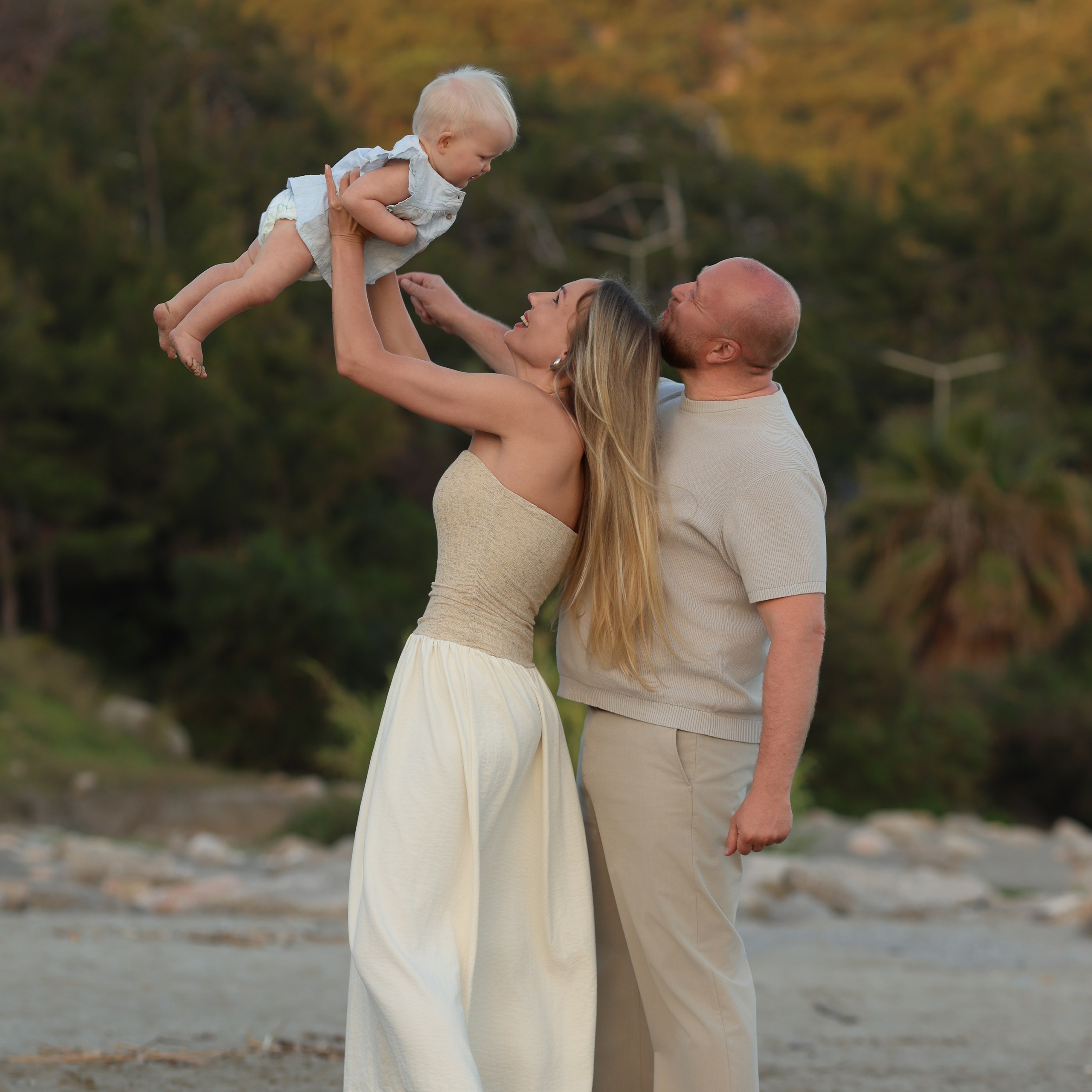Family photoshoot at sunset in Alanya. Professional Photographer in Alanya, Side, Belek, Antalya. Turkiye