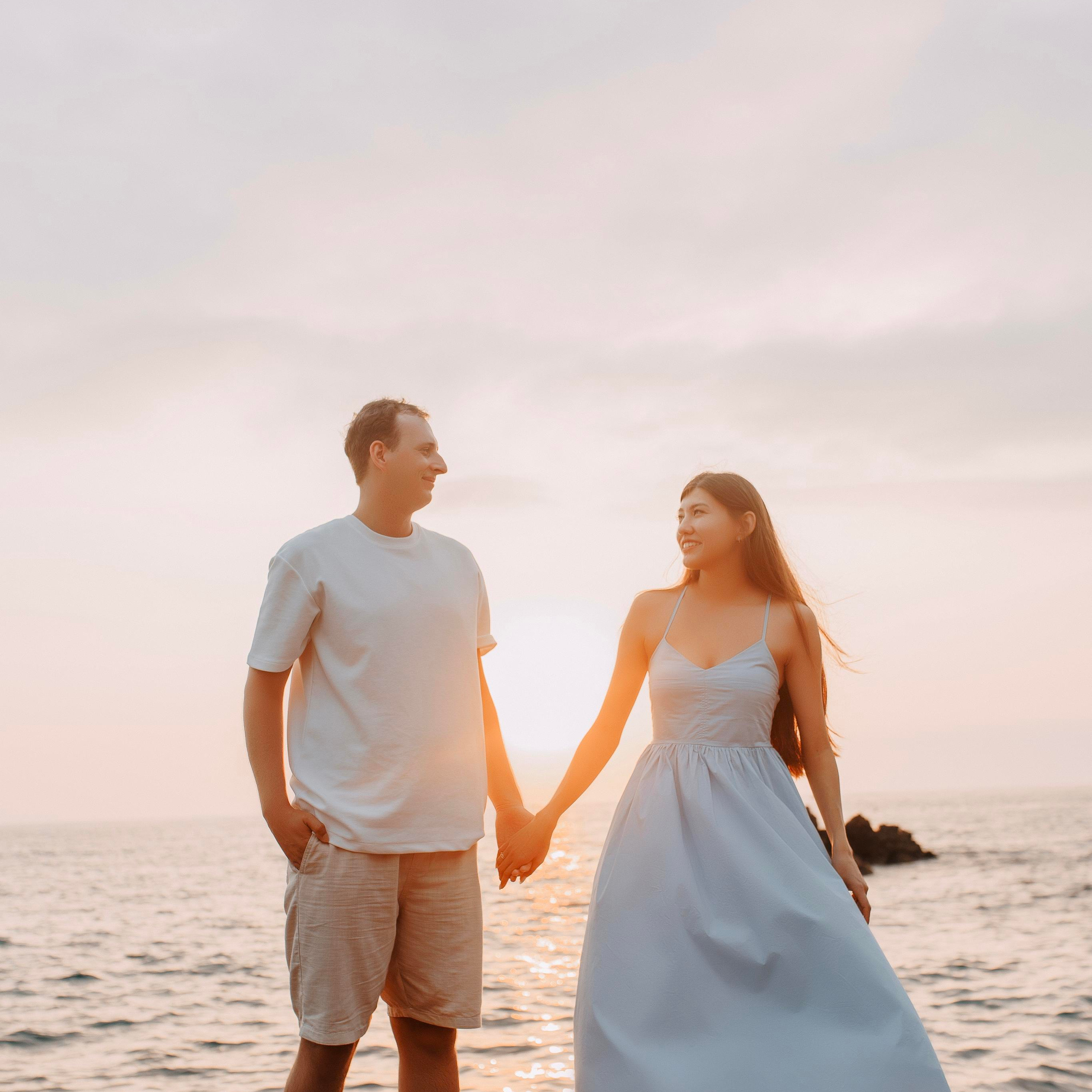 Sunset. Photo session of a love story on the beach at sunset. Alsu Develi, Photographer in Turkey, Alanya, Side, Belek, Antalya, Kemer, Turkiye. Photoshooting in Alanya. Photosession in Belek, Side
