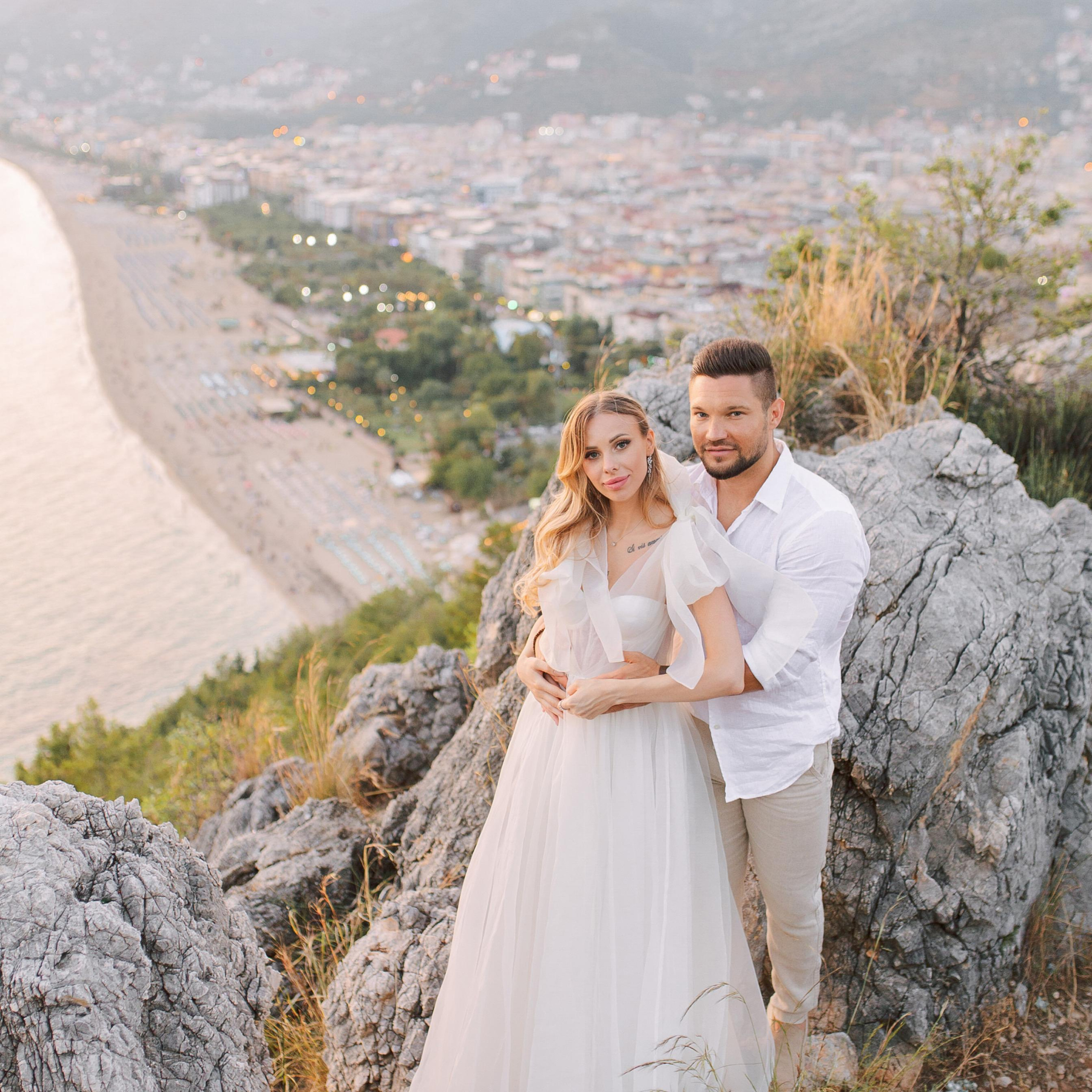 Утес. Свадебная фотосессия на краю обрыва. Алсу Девели. Фотограф в Алании в Турции, Аланья, Сиде, Белек, Анталия, Кемер, Конаклы, Окурджалар. Фотосъемки в Алании. Фотосессия в Алания