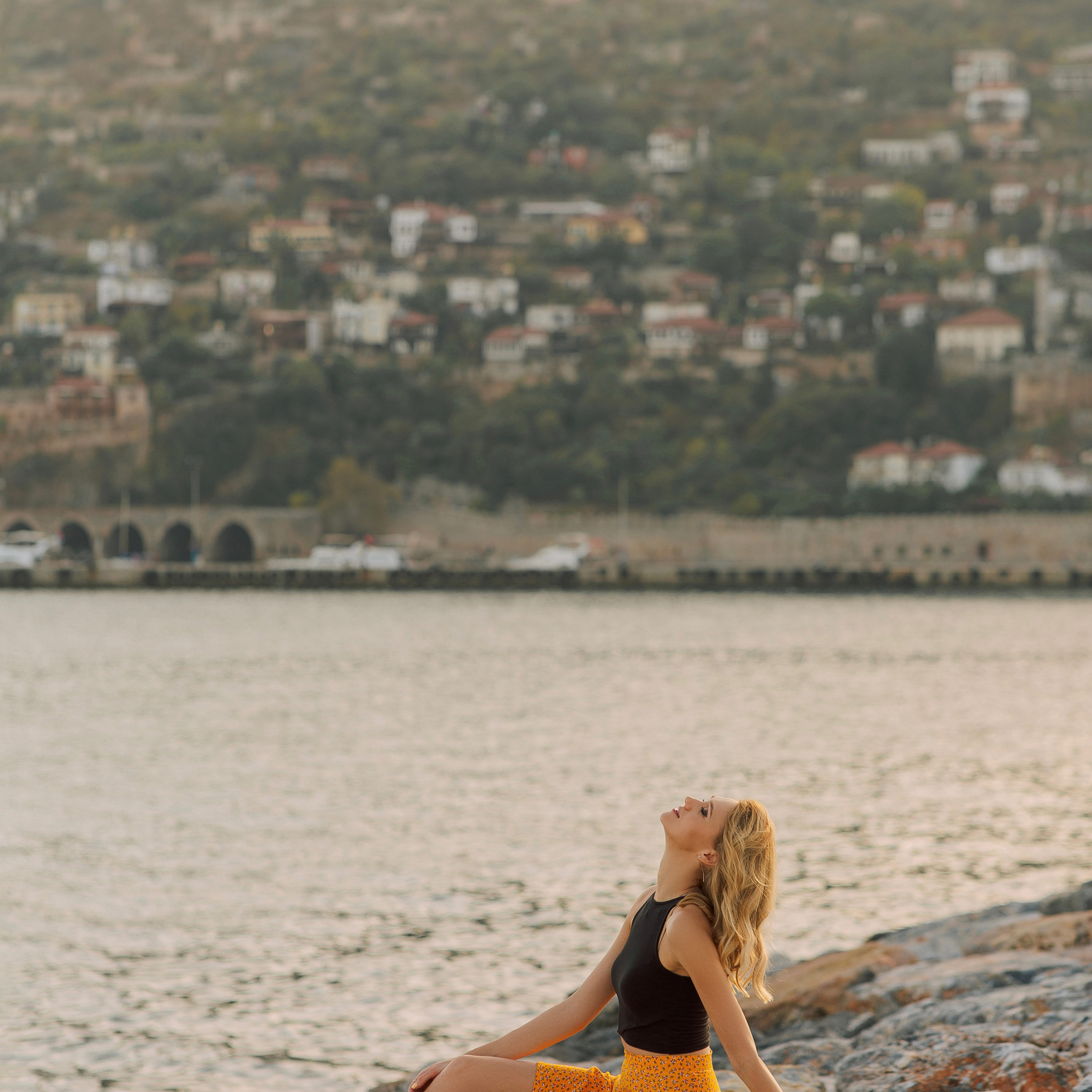 Индивидуальная фотосессия в порту на закате в Алании. Алсу Девели. Фотограф в Алании в Турции, Аланья, Сиде, Белек, Анталия, Кемер, Конаклы, Окурджалар. Фотосъемки в Алании. Фотосессия в Алания